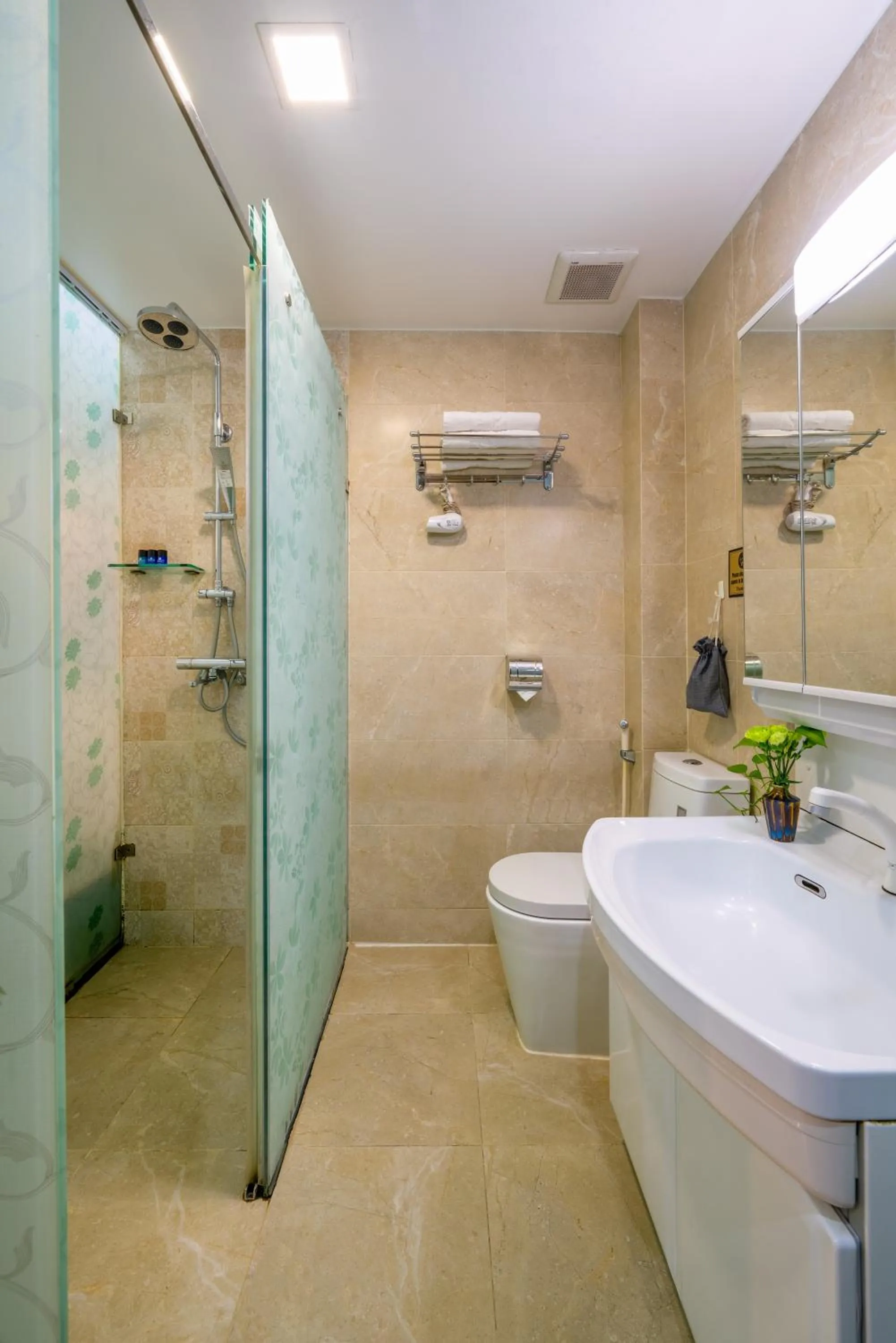 Toilet in Bella Rosa Suite Hotel & Spa