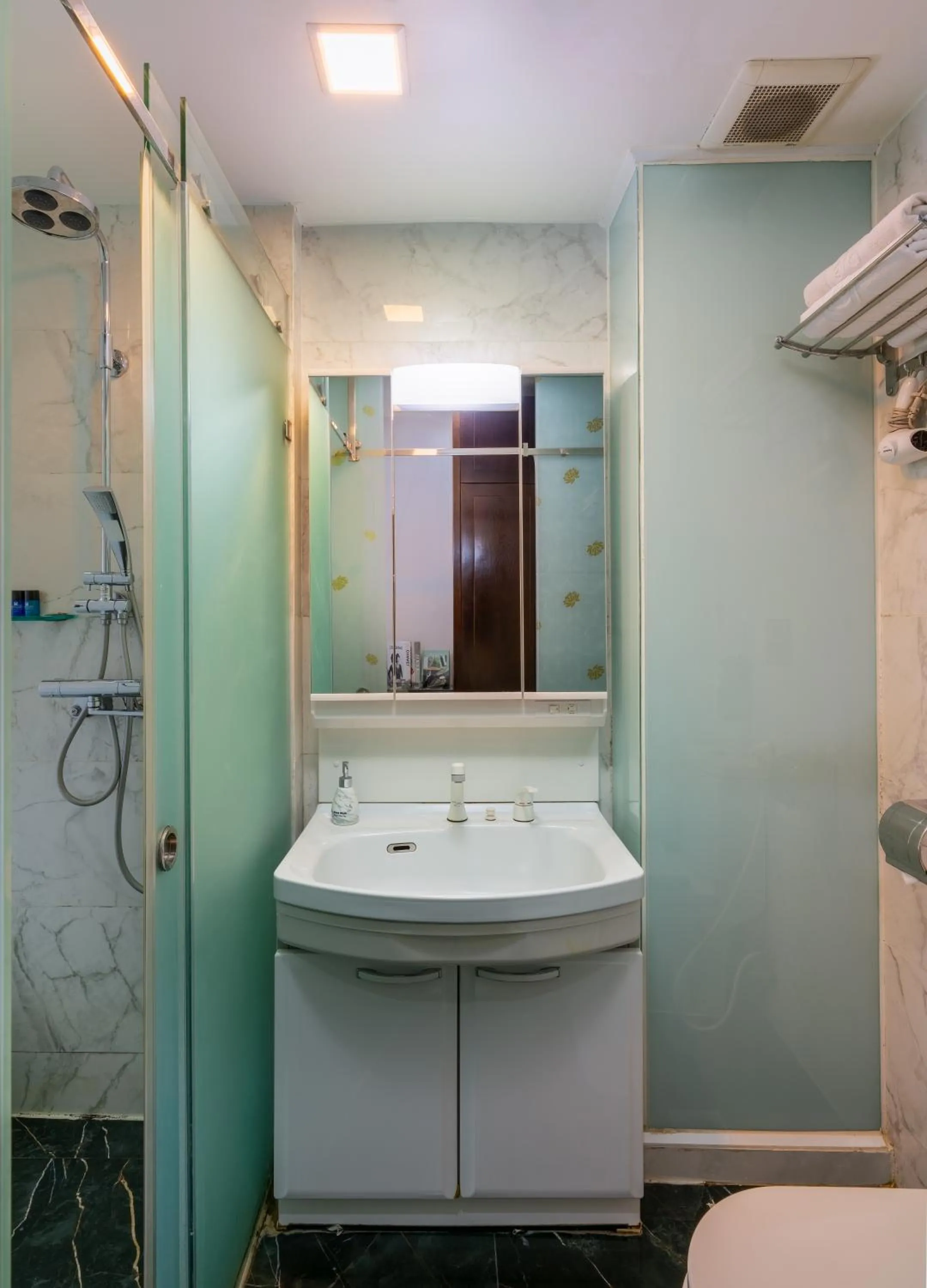 Toilet in Bella Rosa Suite Hotel & Spa