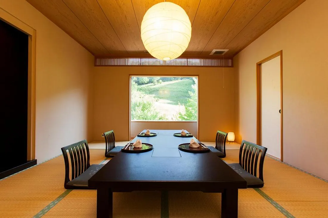 Restaurant/places to eat in Blue Ridge Hotel