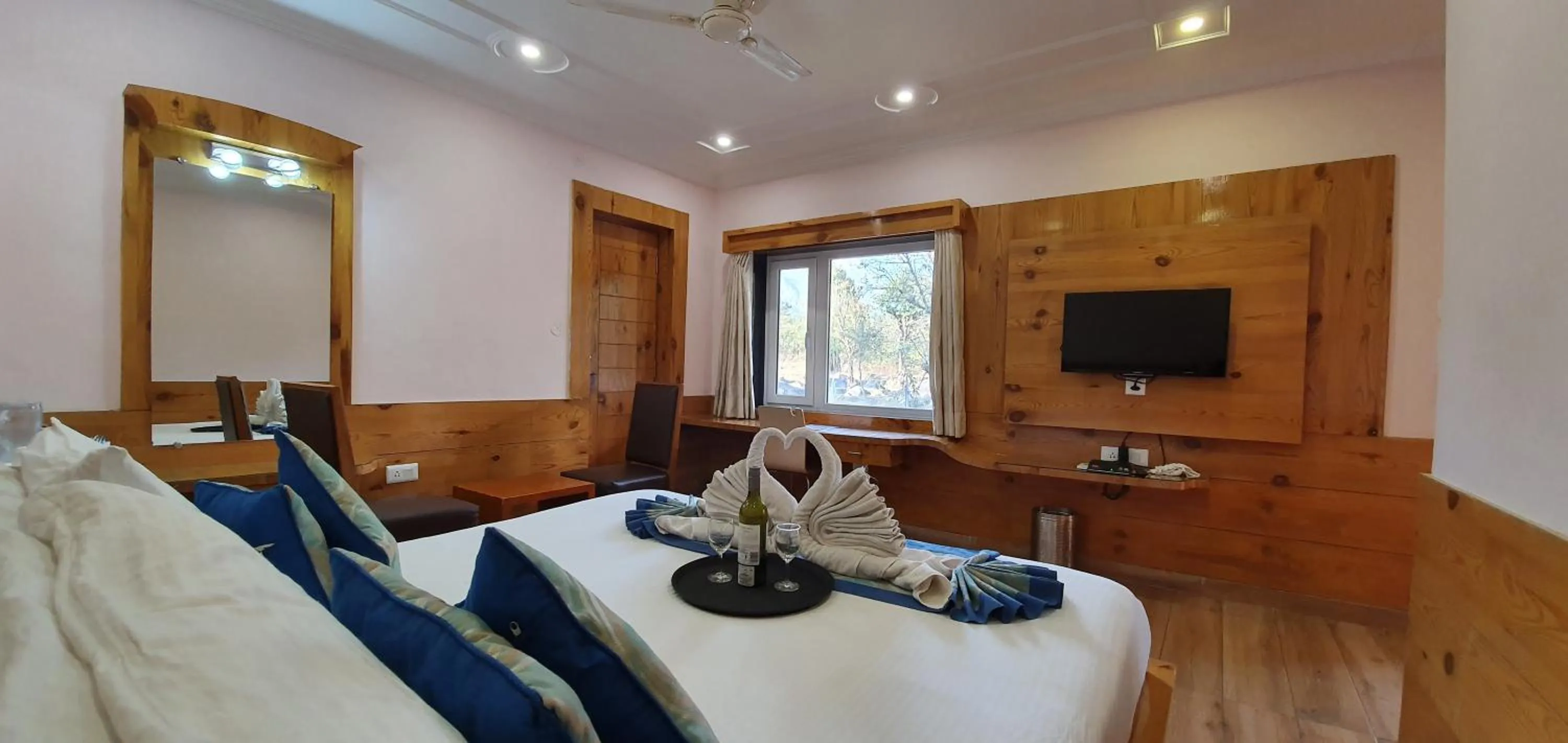 Bed in Quartz Himalayan Brothers