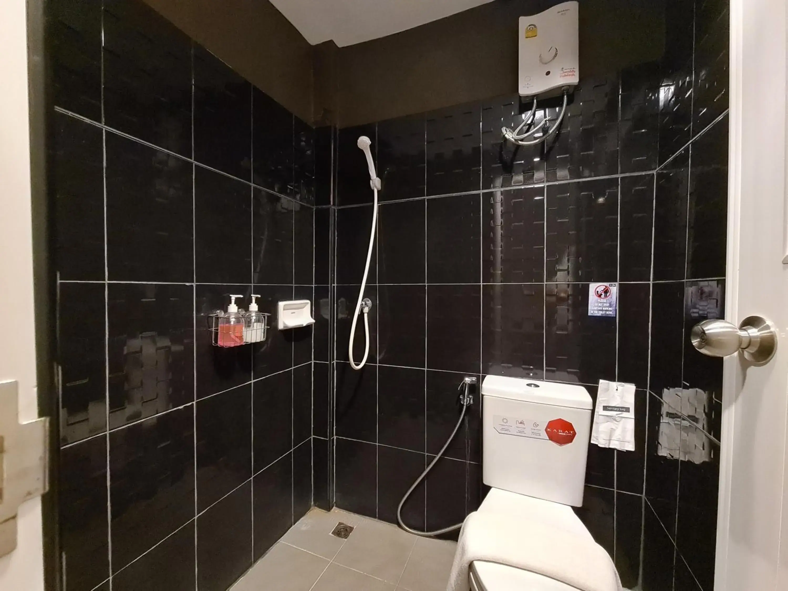 Standard Twin Room with Private Bathroom in The 8 Factory Hotel Phitsanulok Standard Twin Room with Private Bathroom in The 8 Factory Hotel Phitsanulok