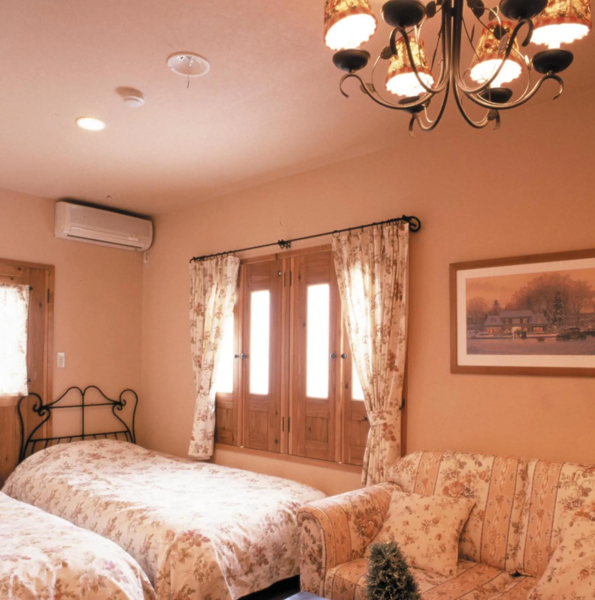 Photo of the whole room, Bed in Mistral