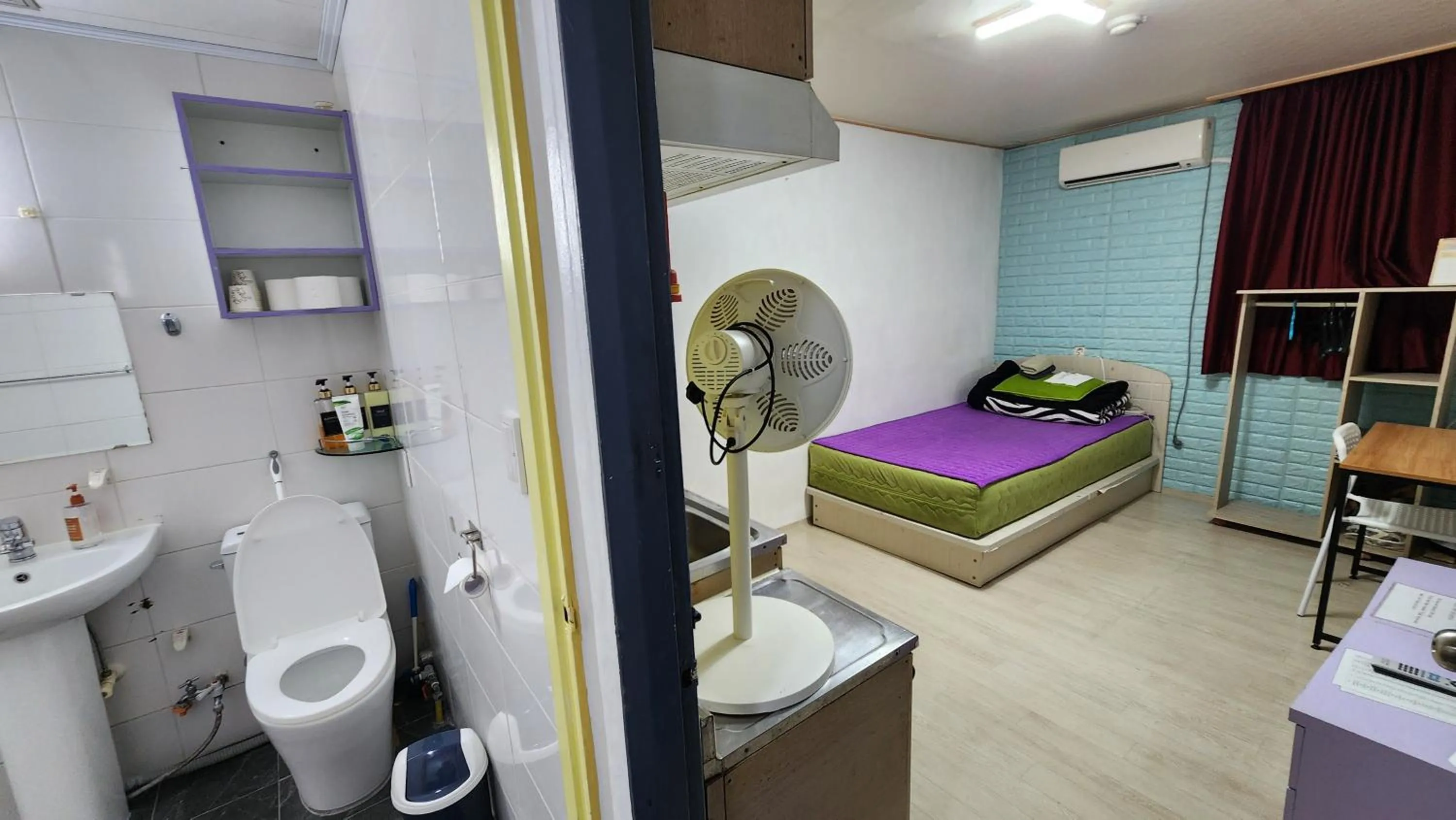 Shower, Bed in Daejeon Guesthouse Sky Garden