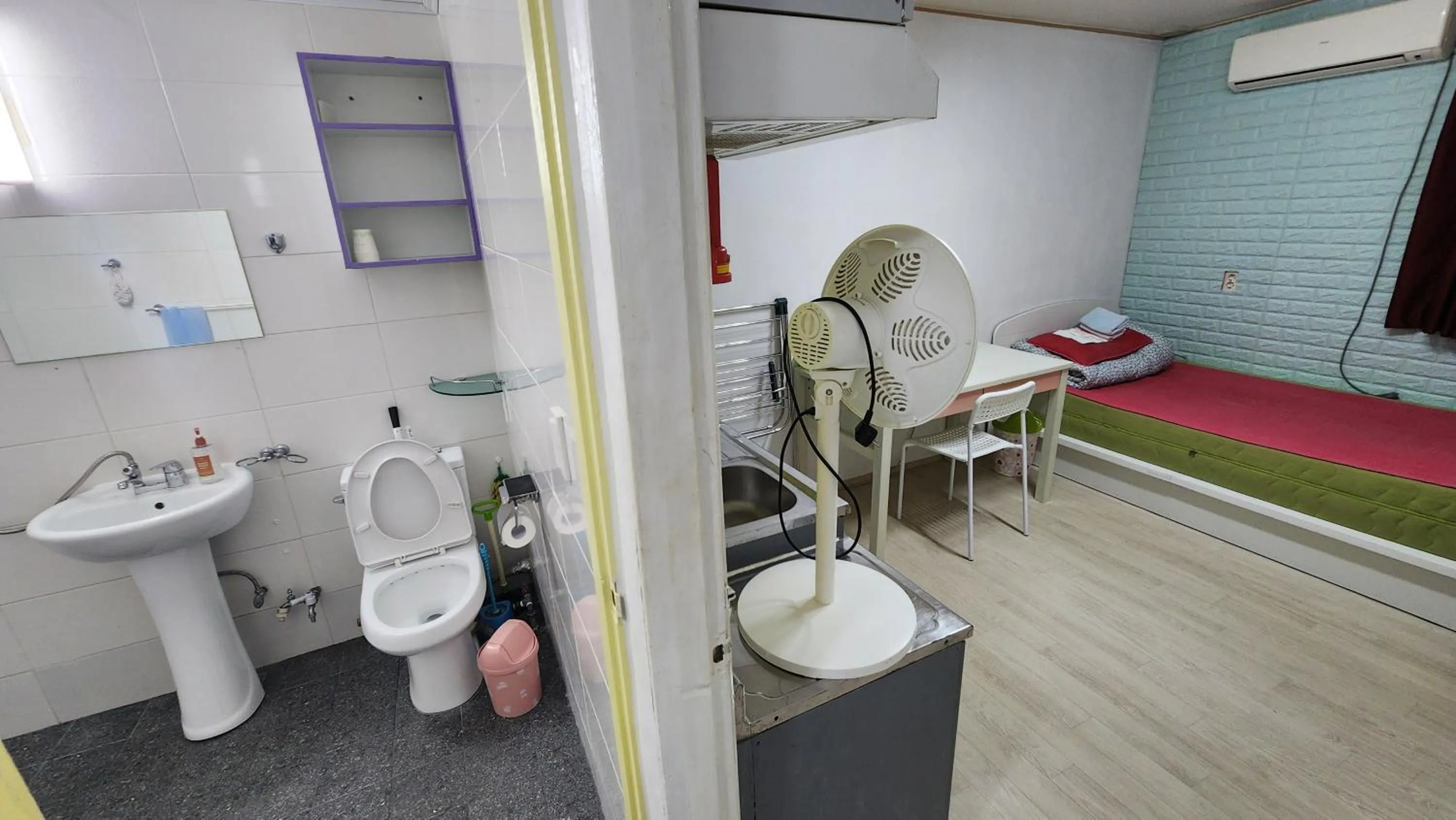 Photo of the whole room in Daejeon Guesthouse Sky Garden