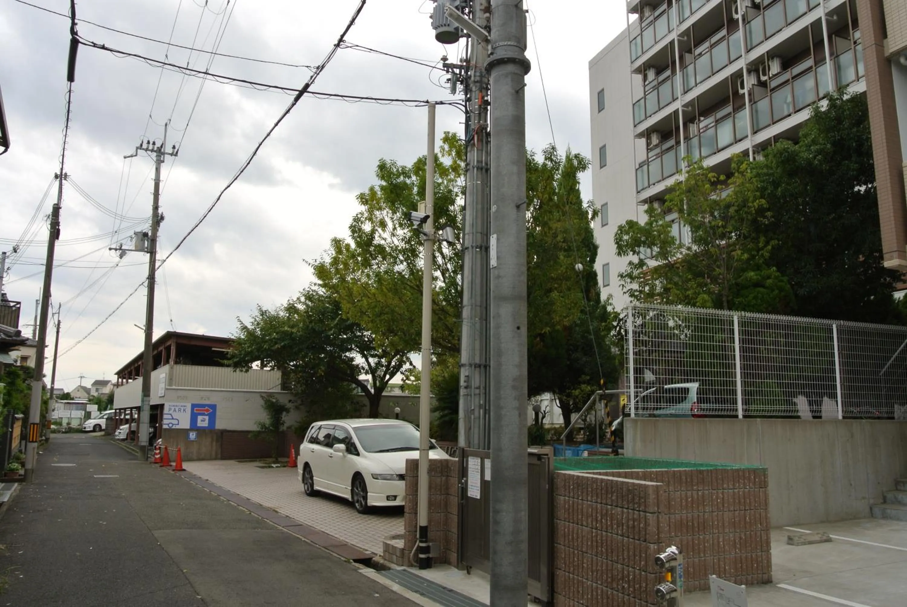 Property building in Backpackers Hotel NOOSA JAPAN in Takatsuki Tonda