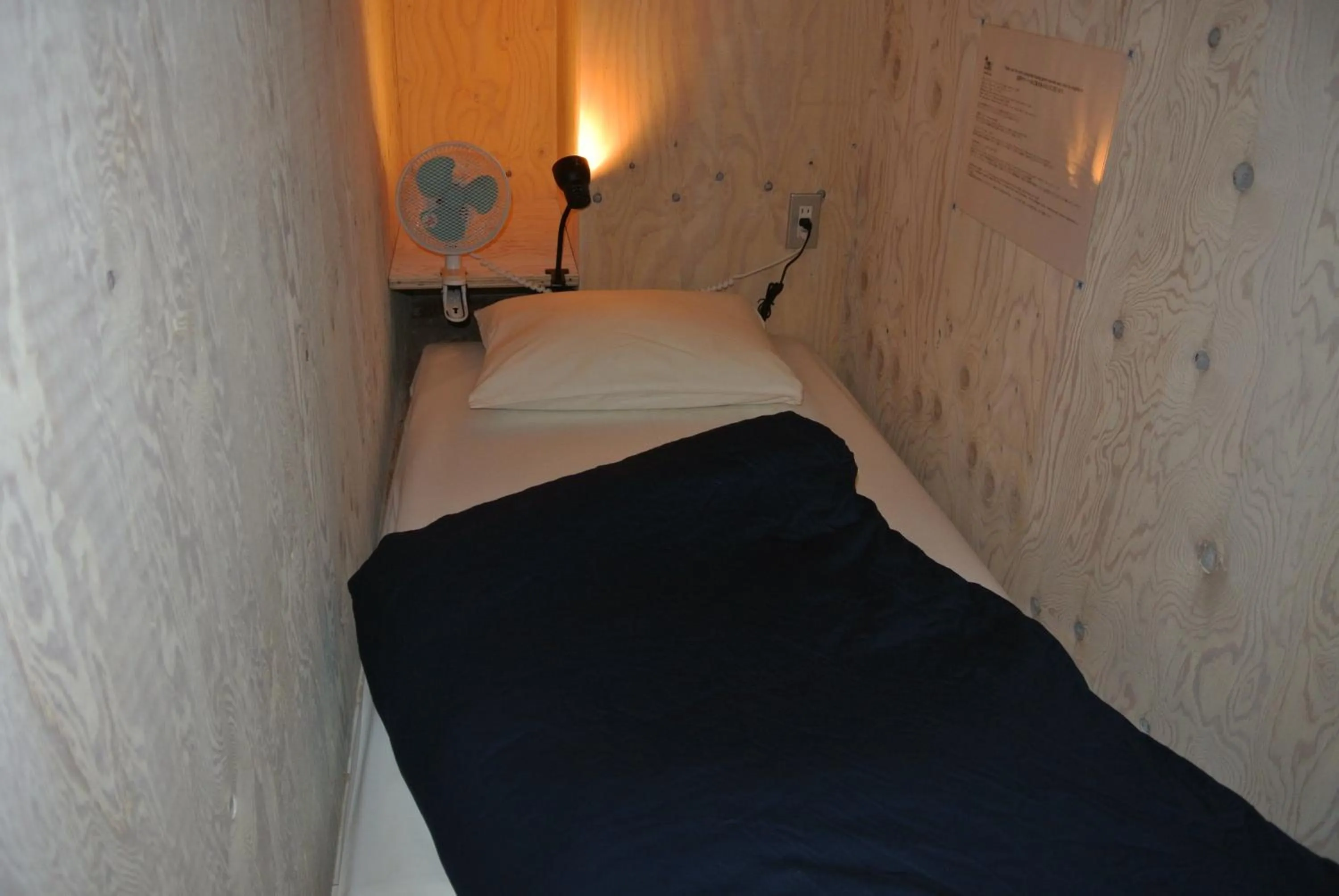 Bedroom, Bed in Backpackers Hotel NOOSA JAPAN in Takatsuki Tonda