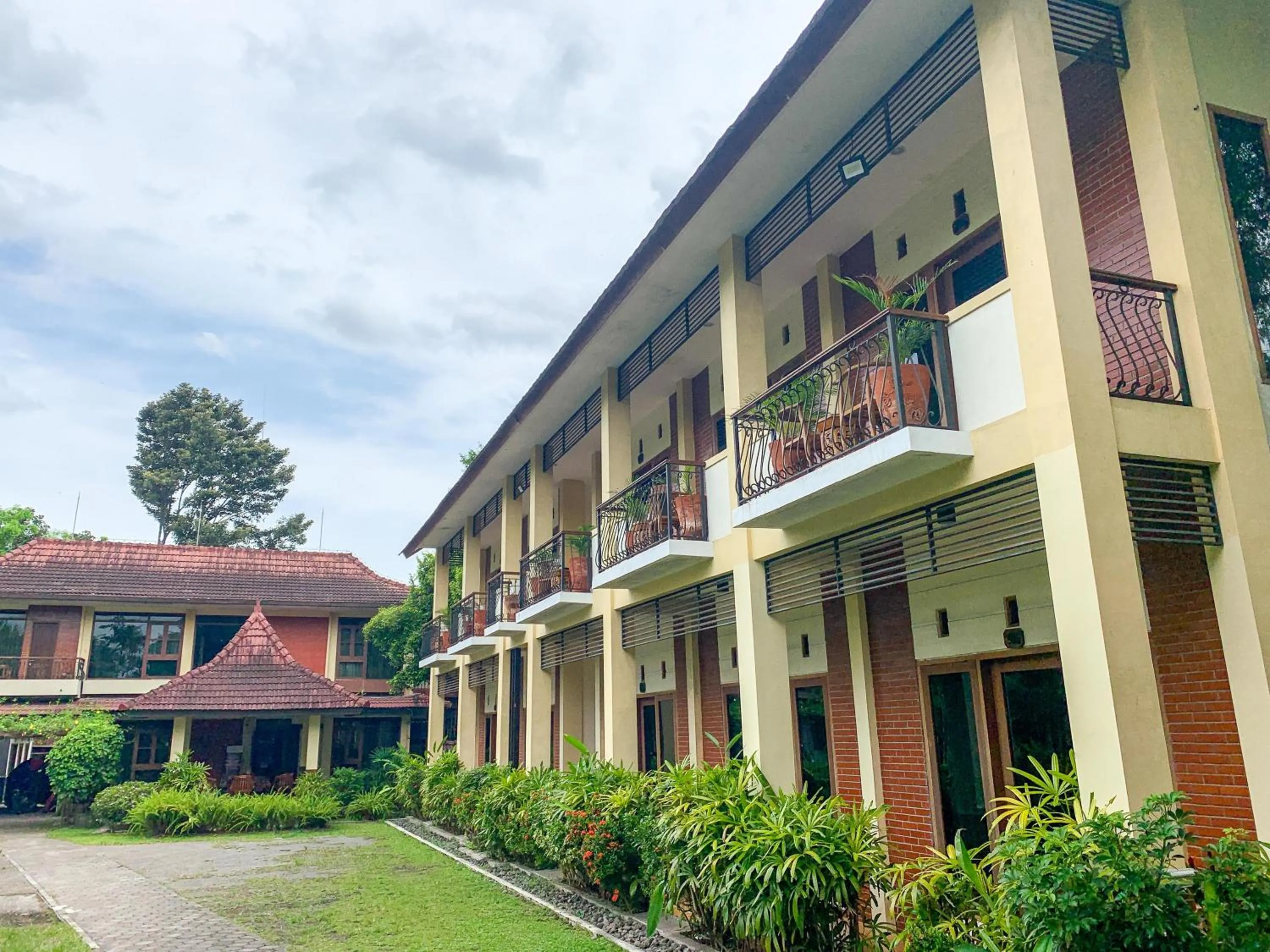 Property building in Urbanview Sasono Putro Condoongcatur by RedDoorz