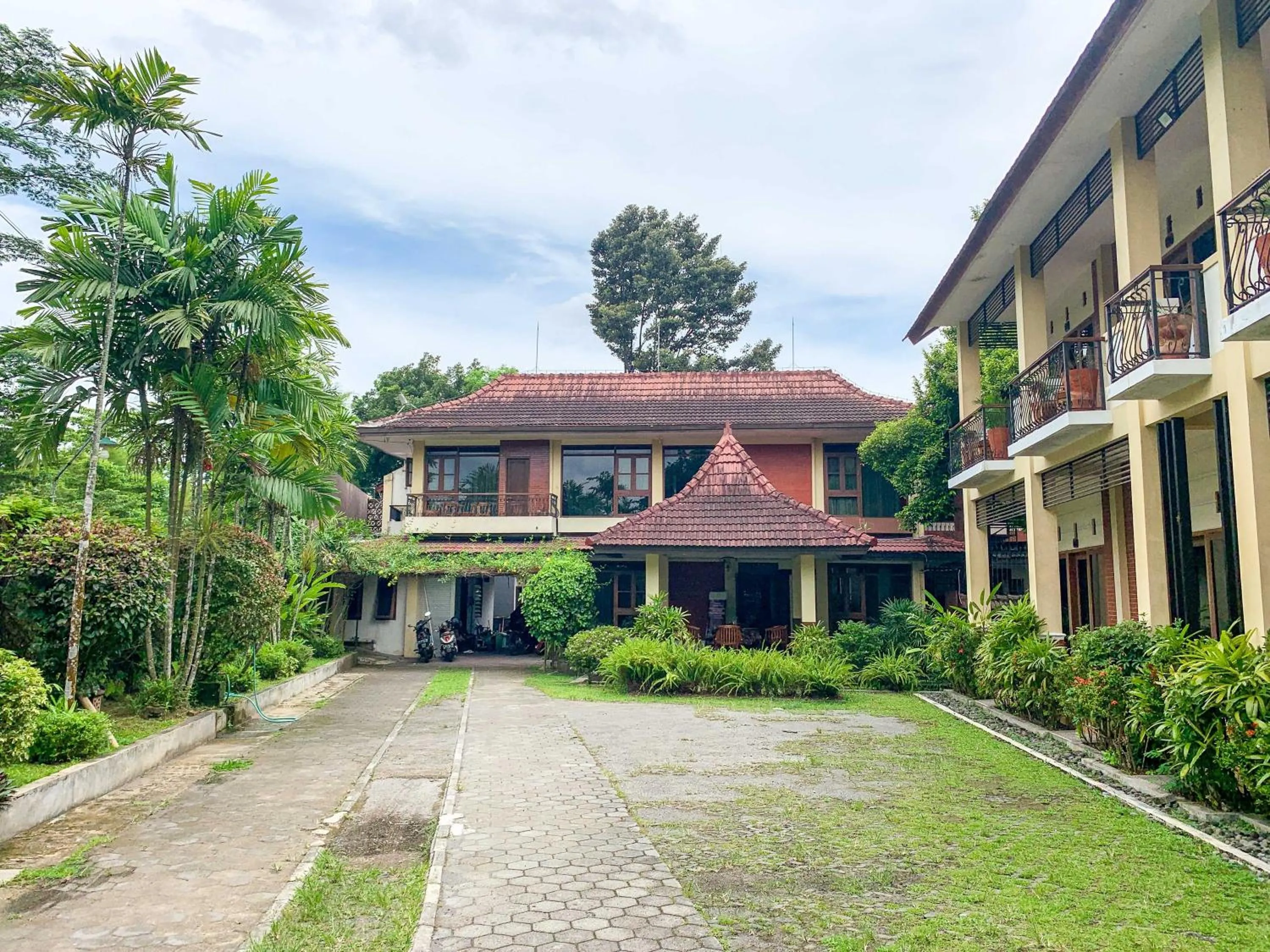 Property building in Urbanview Sasono Putro Condoongcatur by RedDoorz