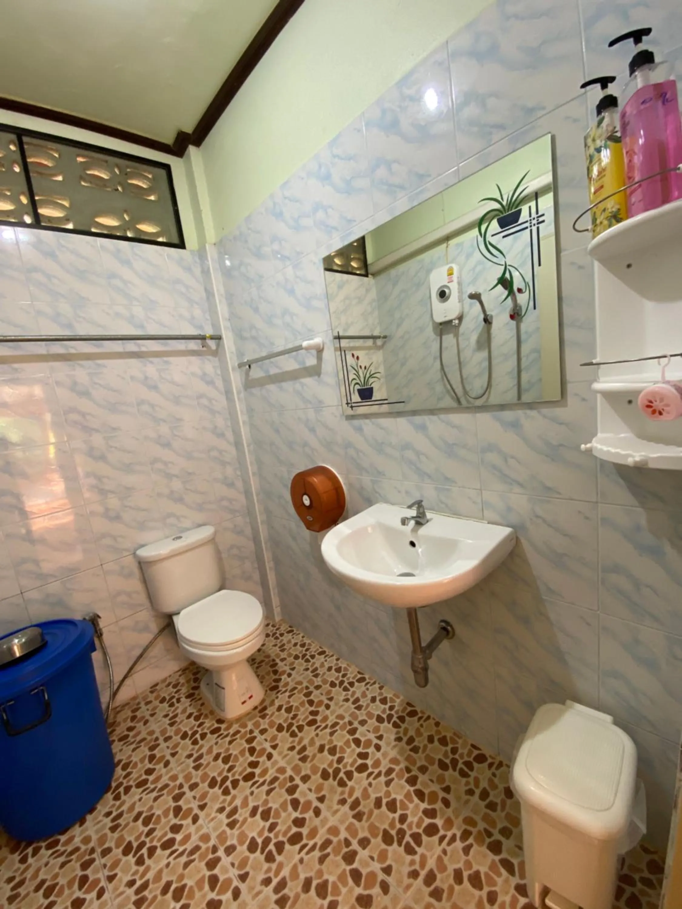 Shower in Yayee Homestay