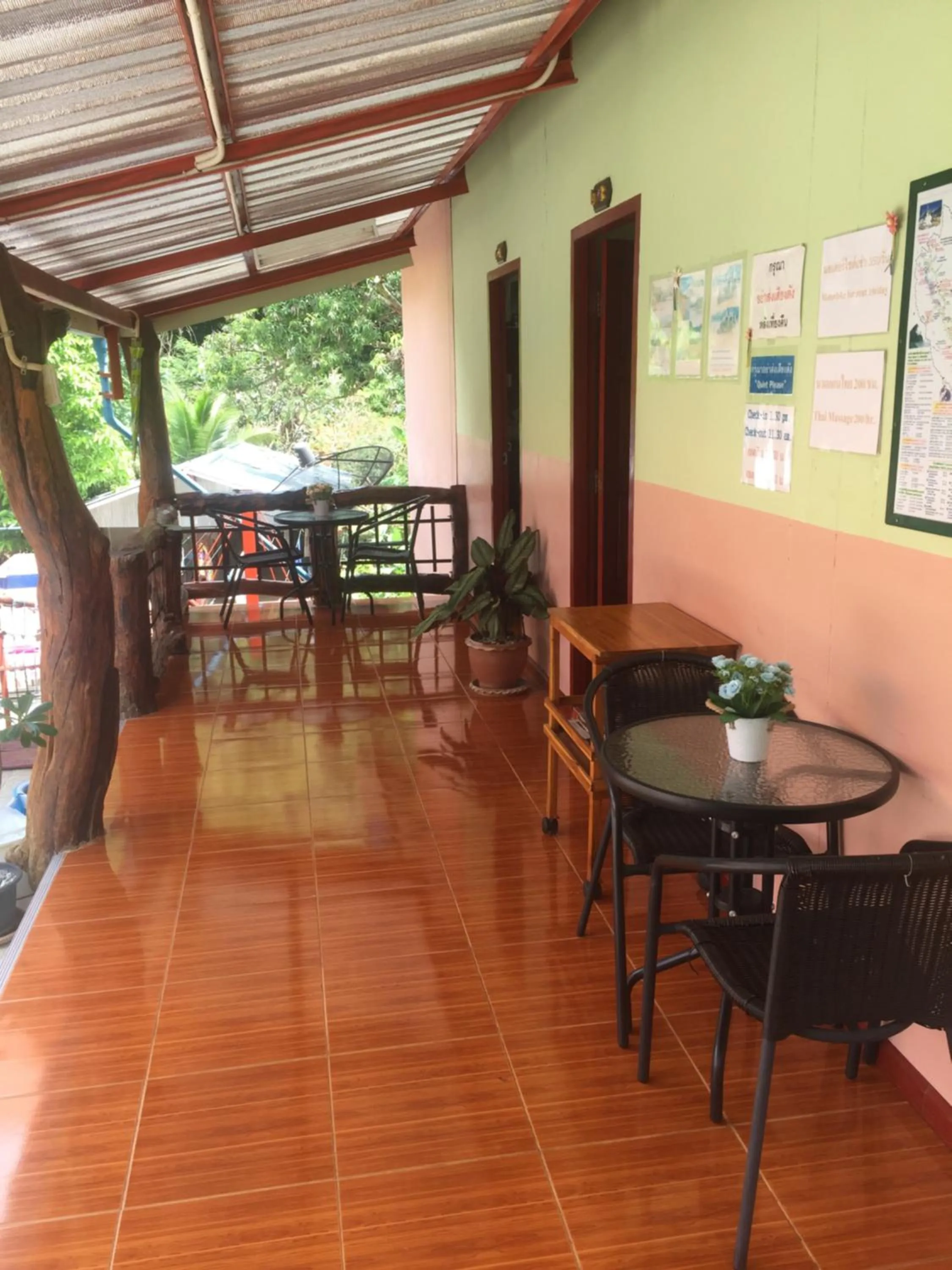 Restaurant/places to eat in Yayee Homestay