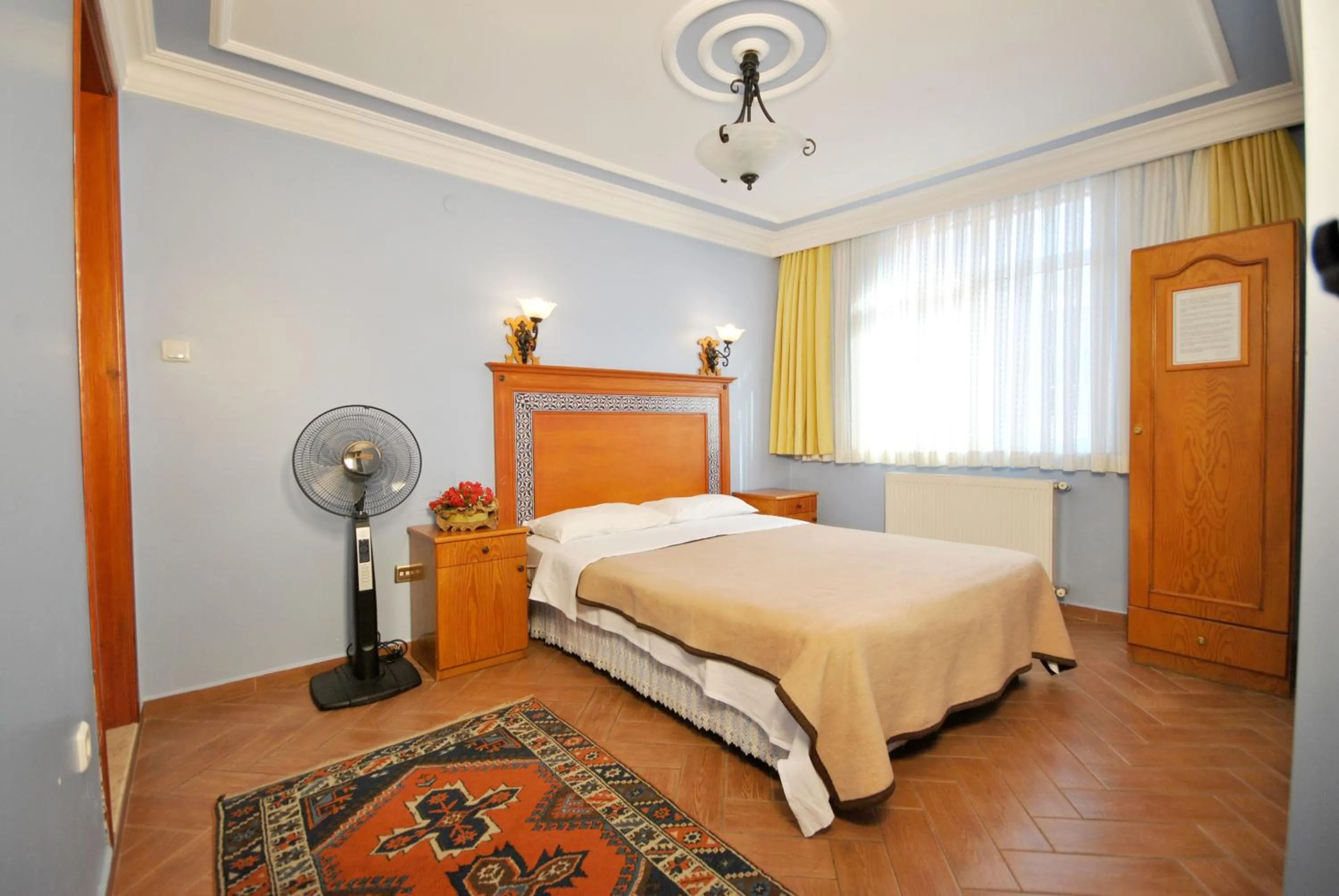 Photo of the whole room, Bed in Side Hotel