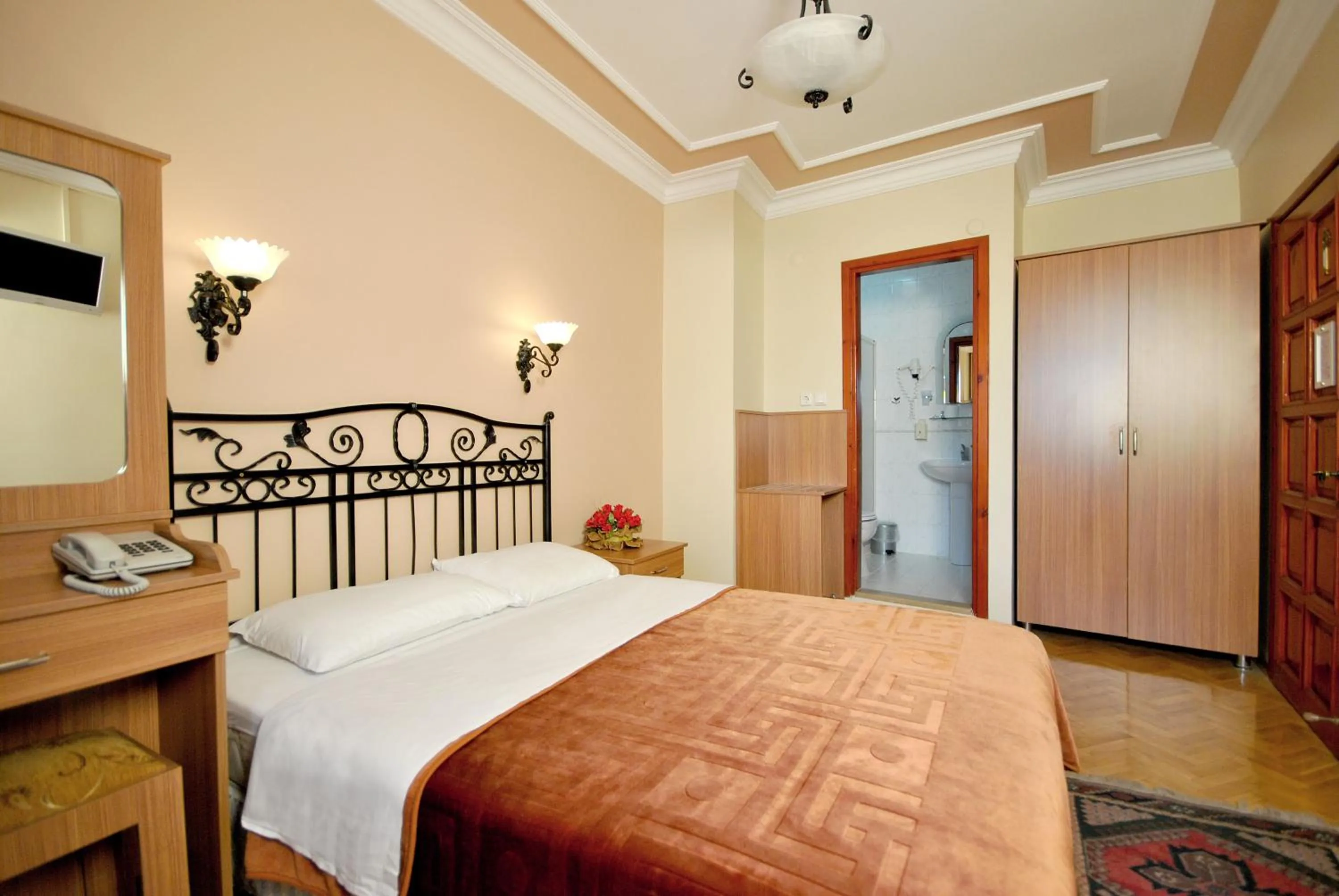 Photo of the whole room, Bed in Side Hotel