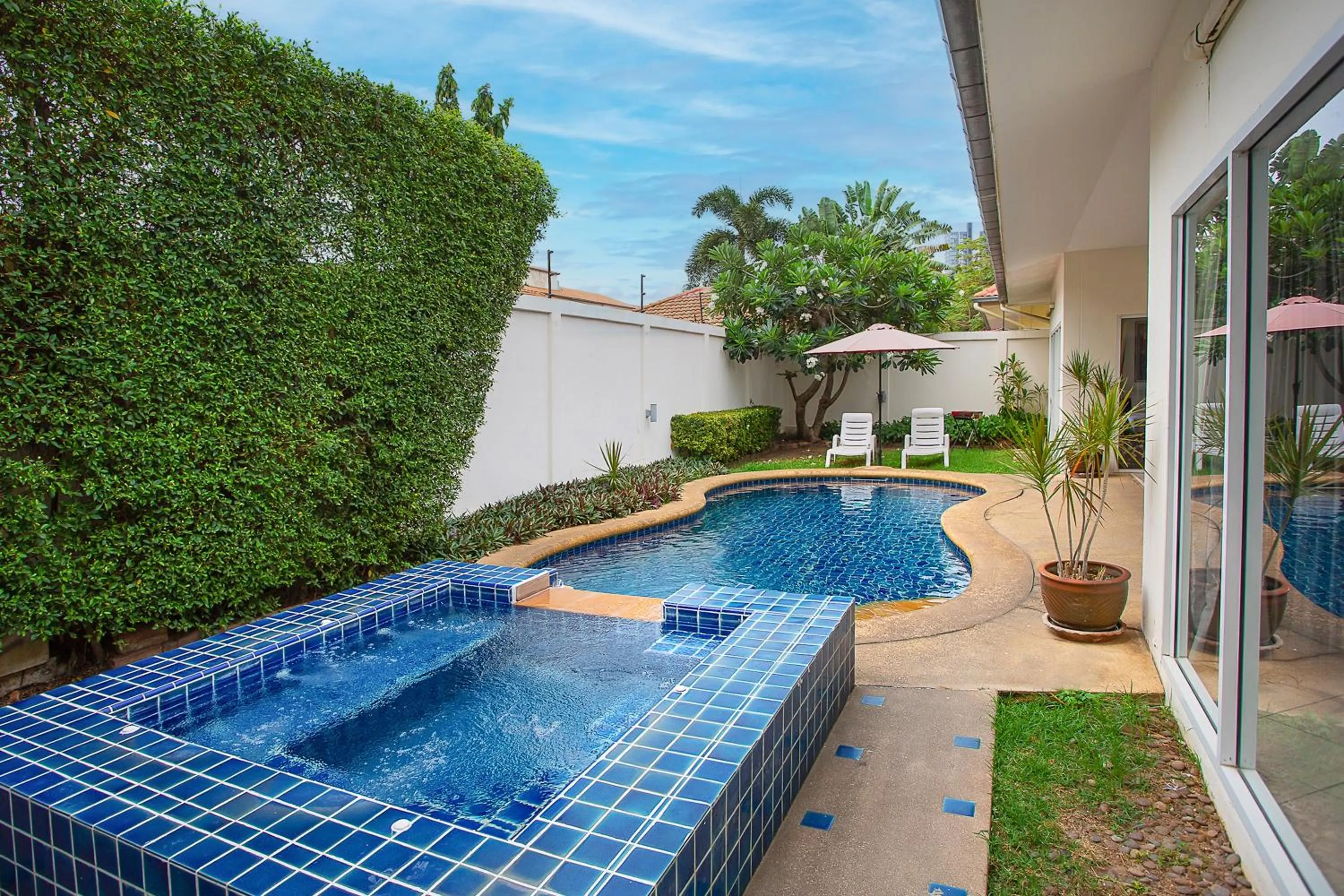 Garden view in Magic Villas Pattaya
