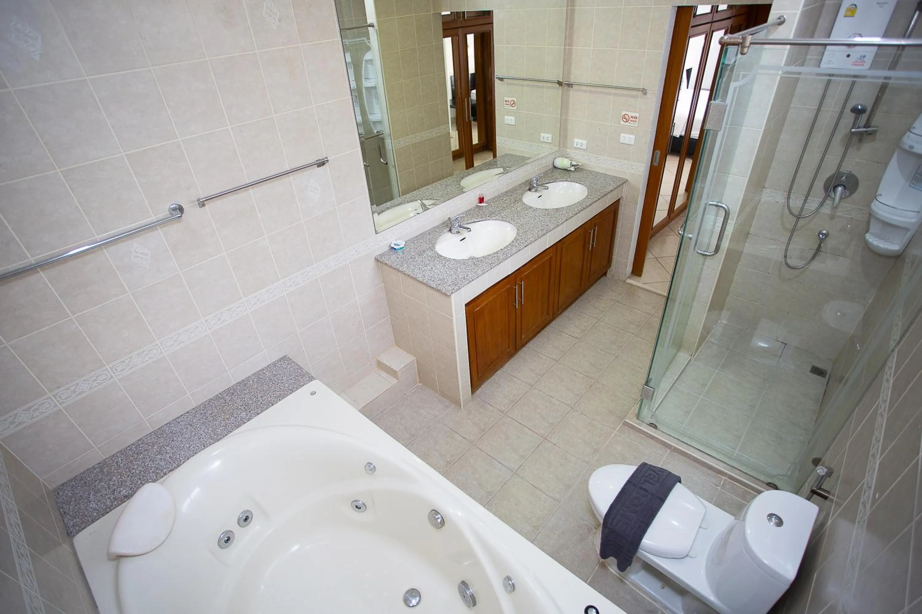 Toilet in Magic Villas Pattaya