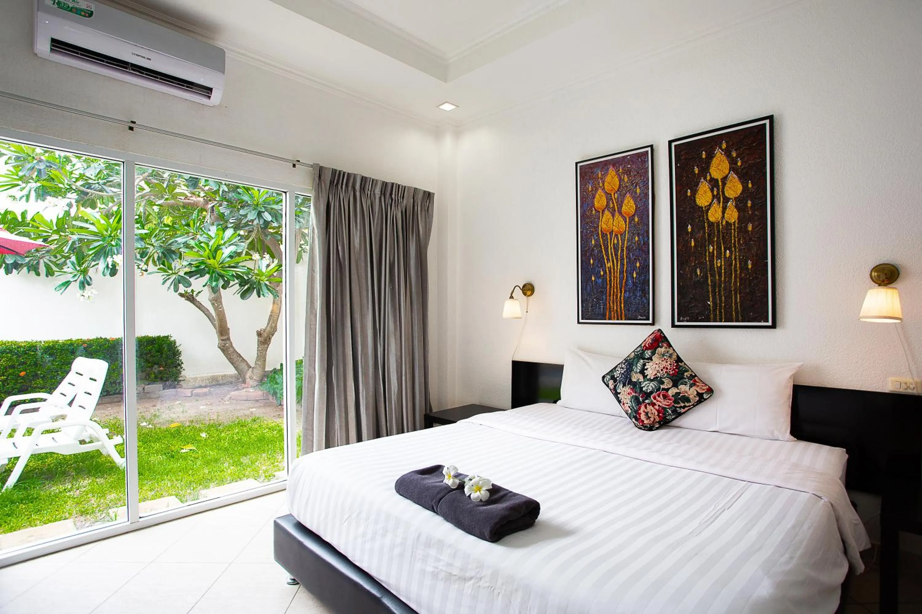 Bedroom, Bed in Magic Villas Pattaya