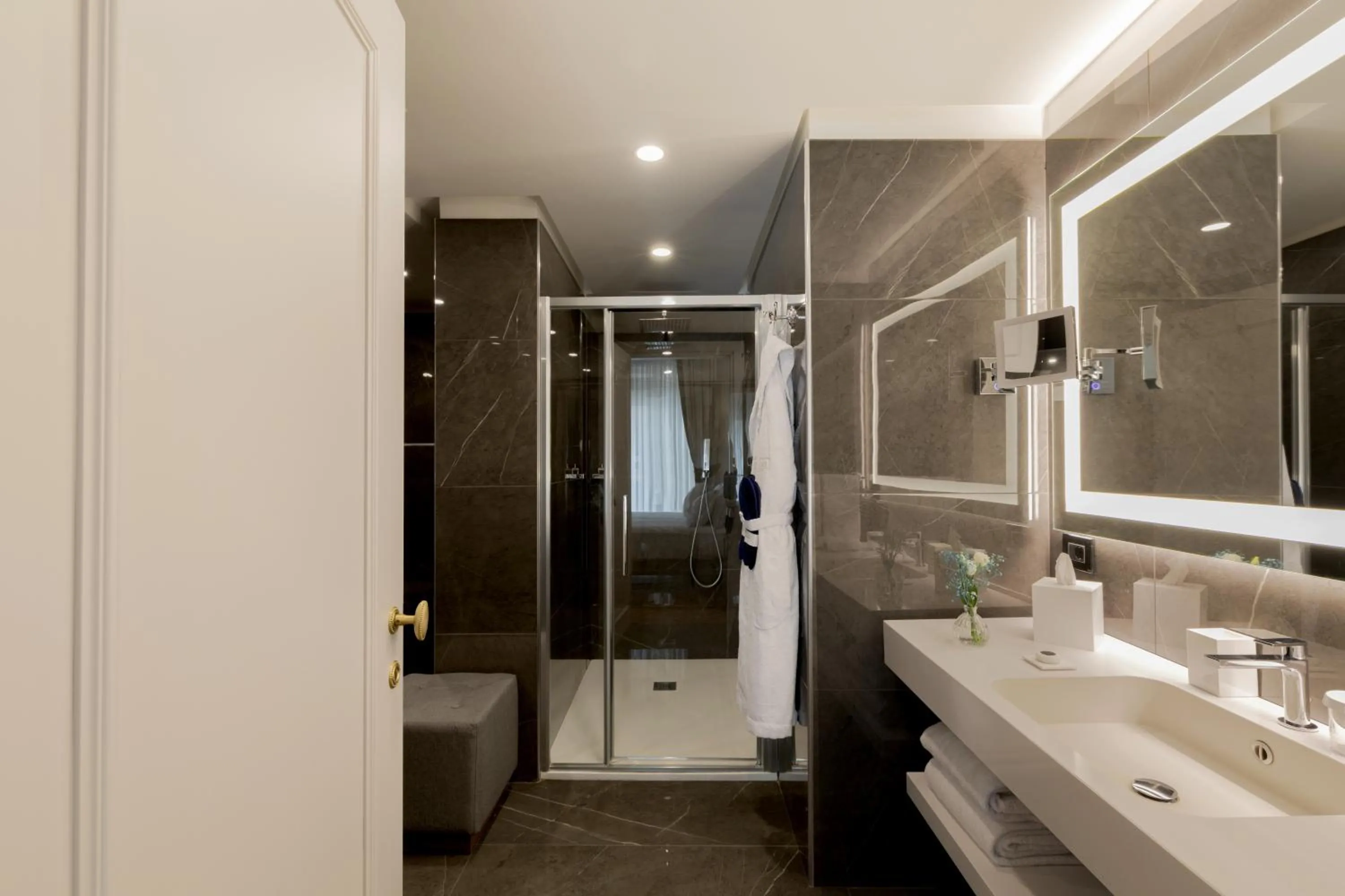 Bathroom in Grand Hotel Parker's