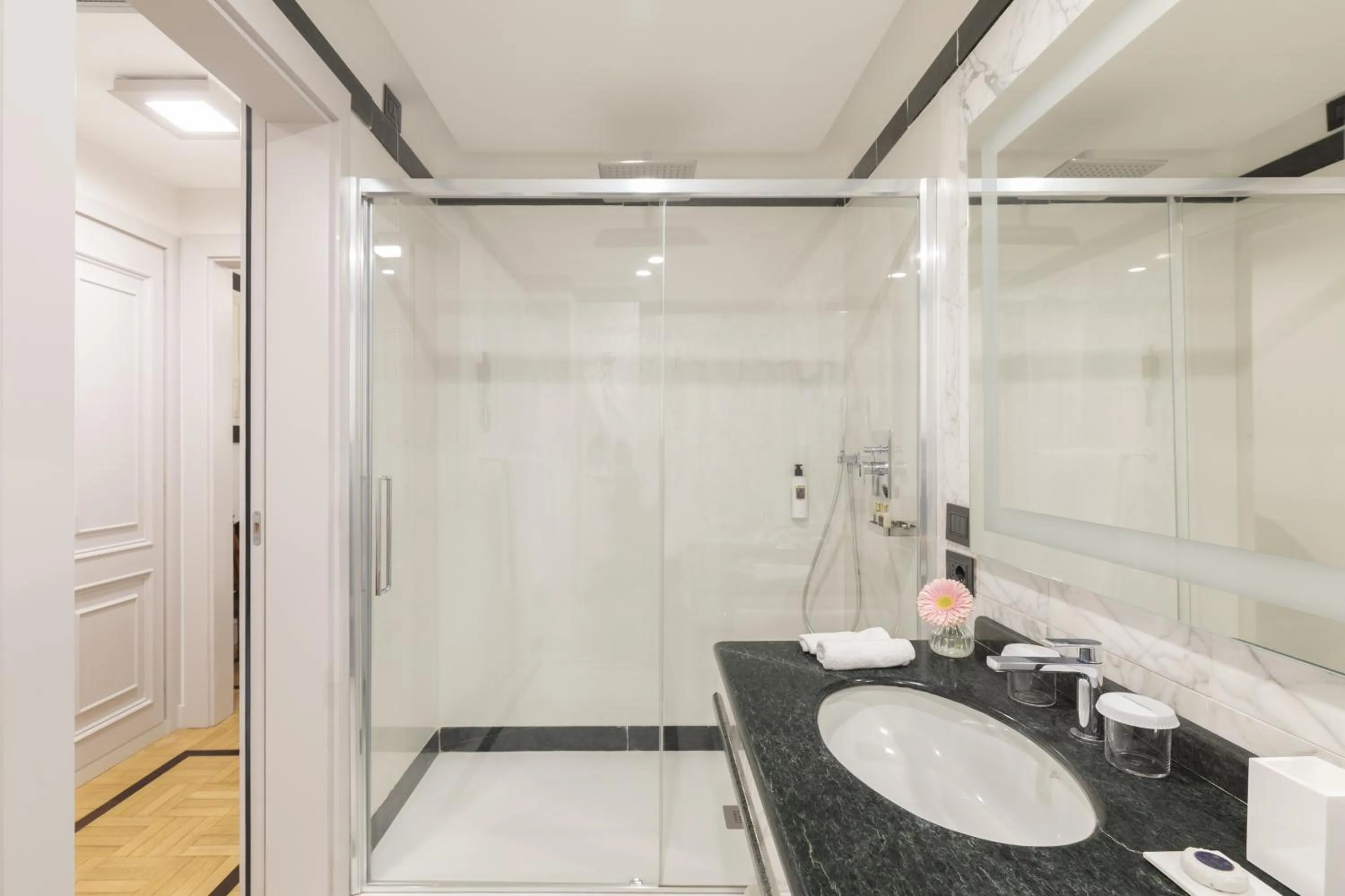 Bathroom in Grand Hotel Parker's