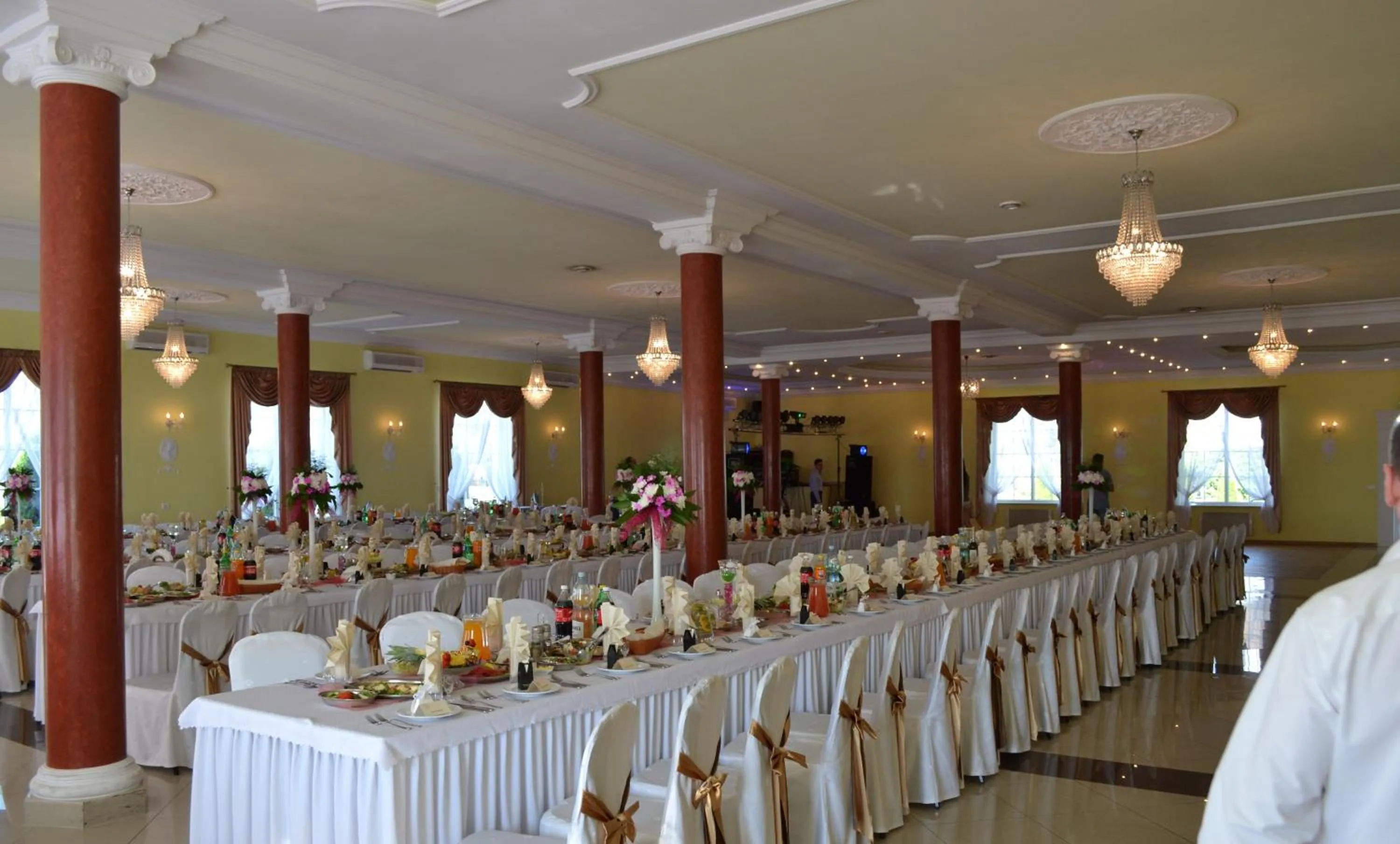 Banquet/Function facilities in Hotelik Karter