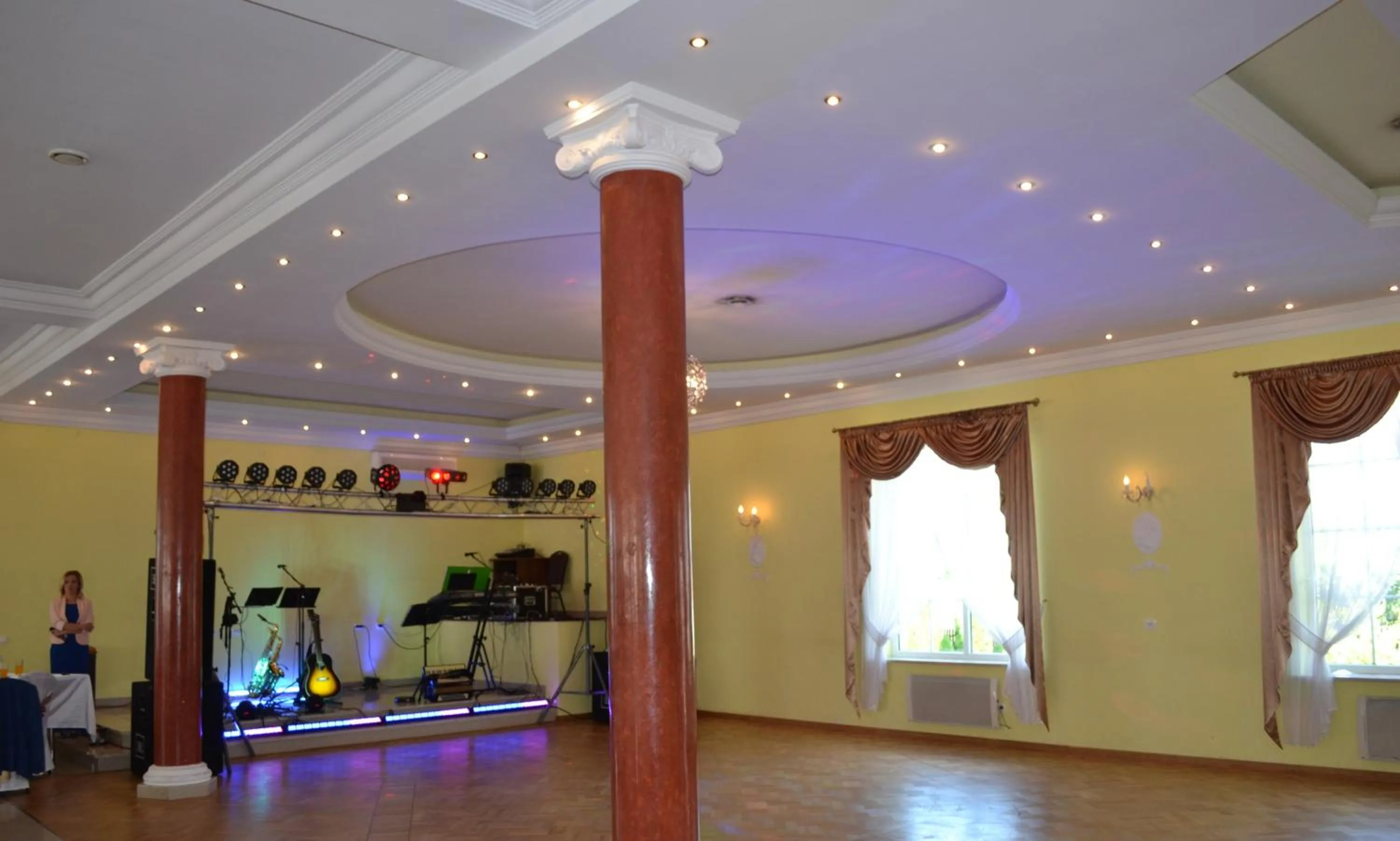 Banquet/Function facilities in Hotelik Karter
