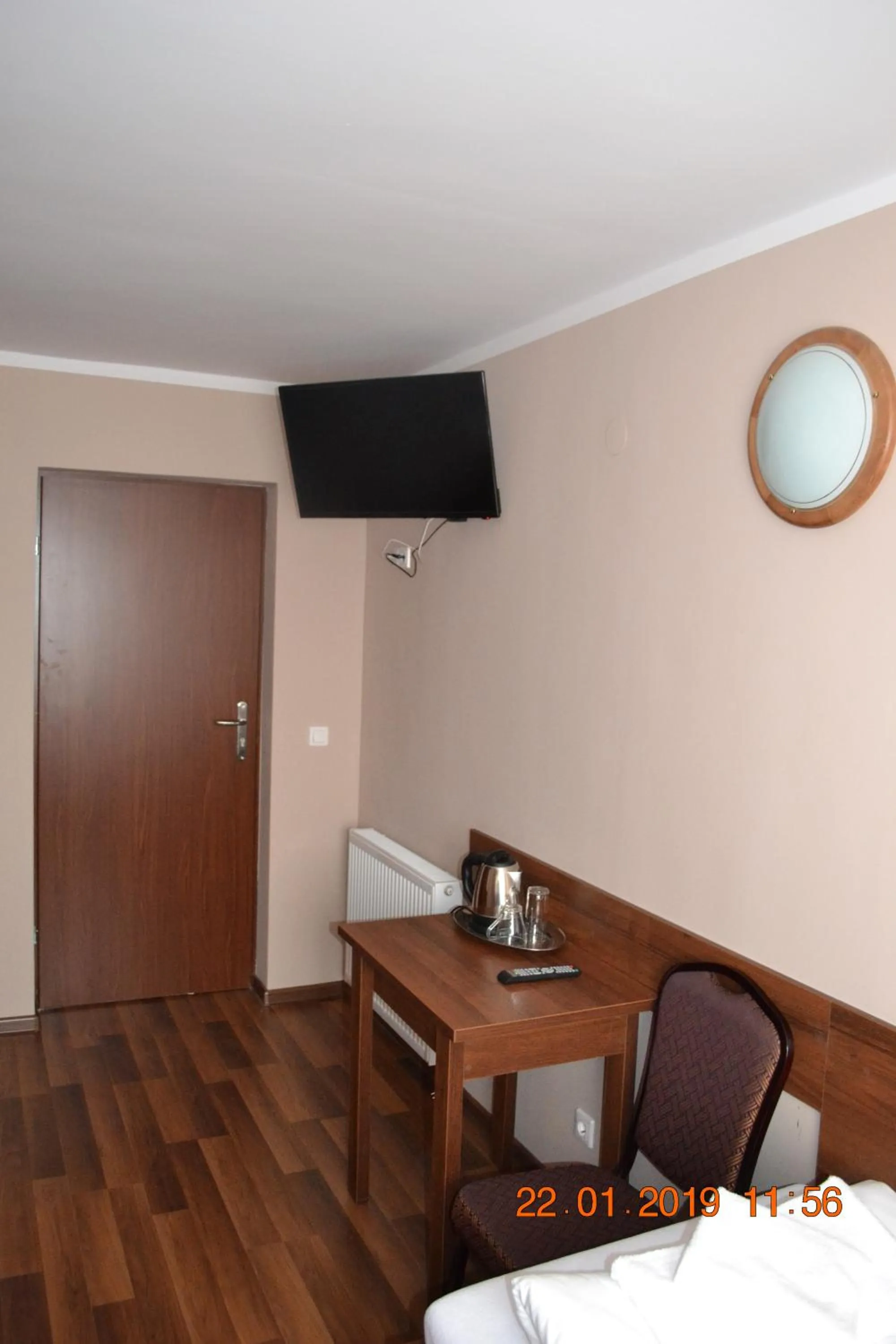 Photo of the whole room in Hotelik Karter
