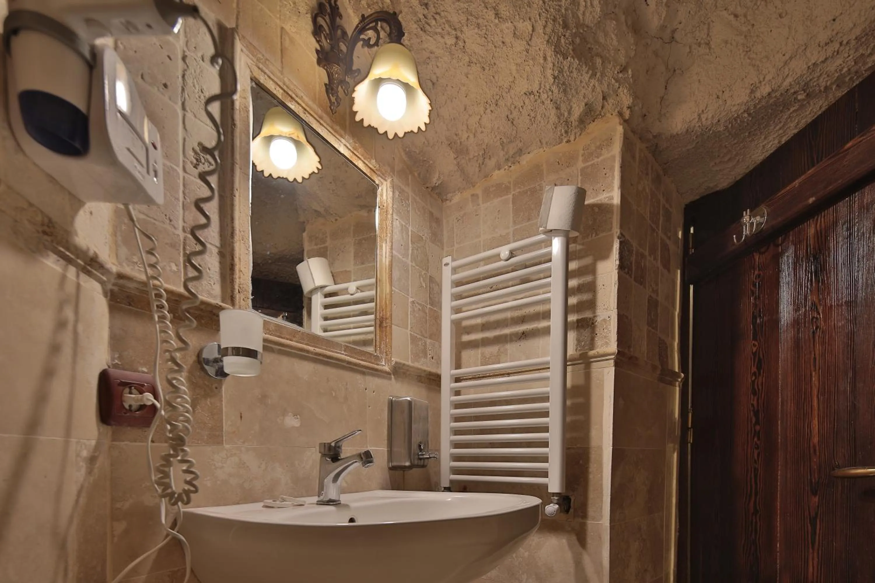 Shower in Center Cave House