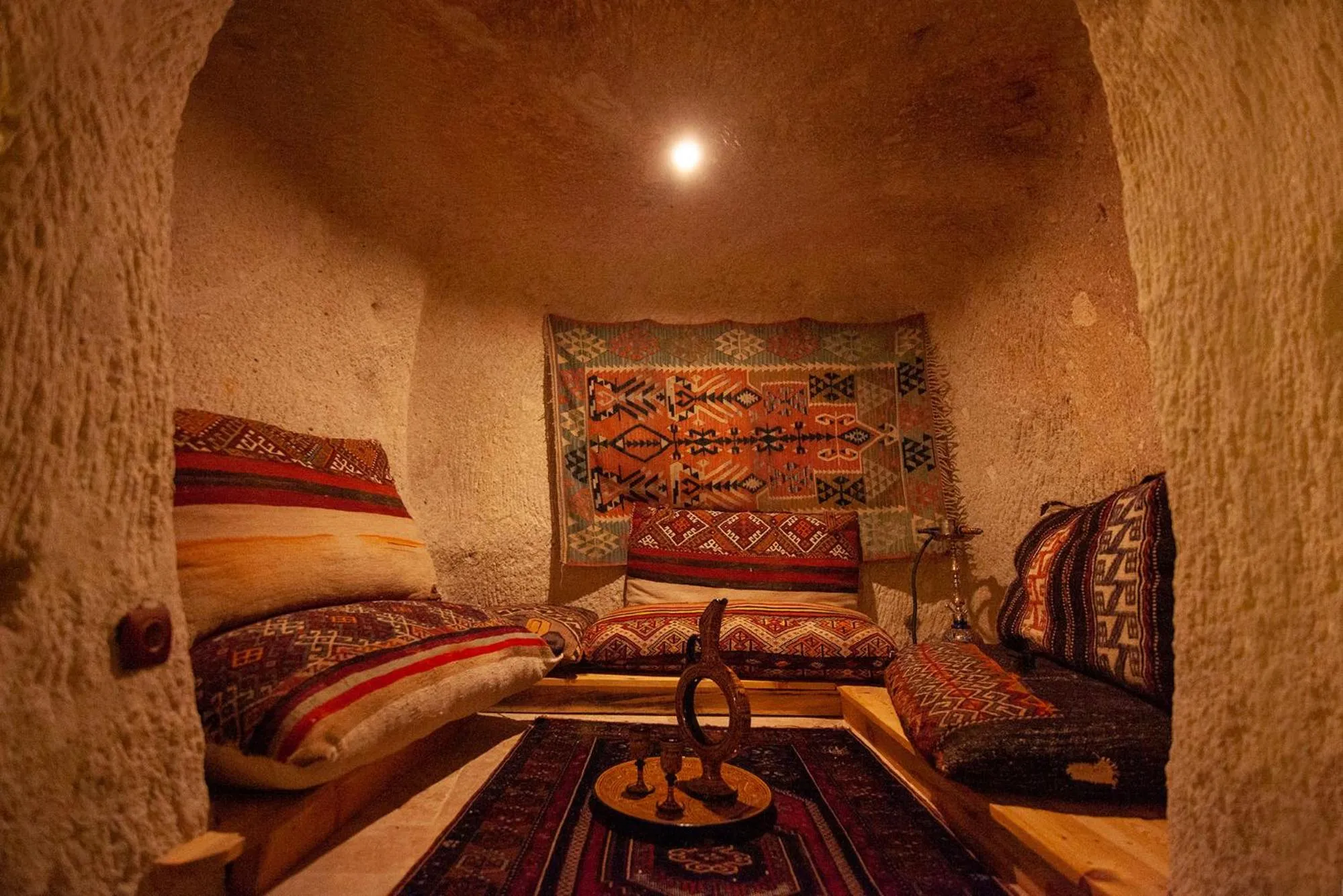 Seating area, Bed in Center Cave House
