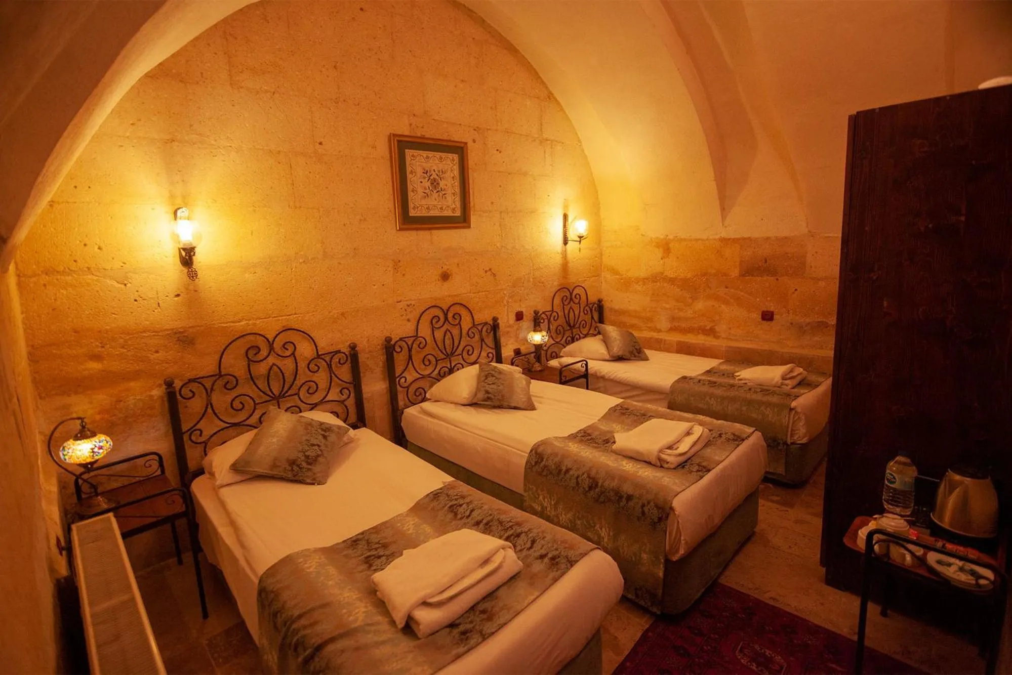 Photo of the whole room, Bed in Center Cave House