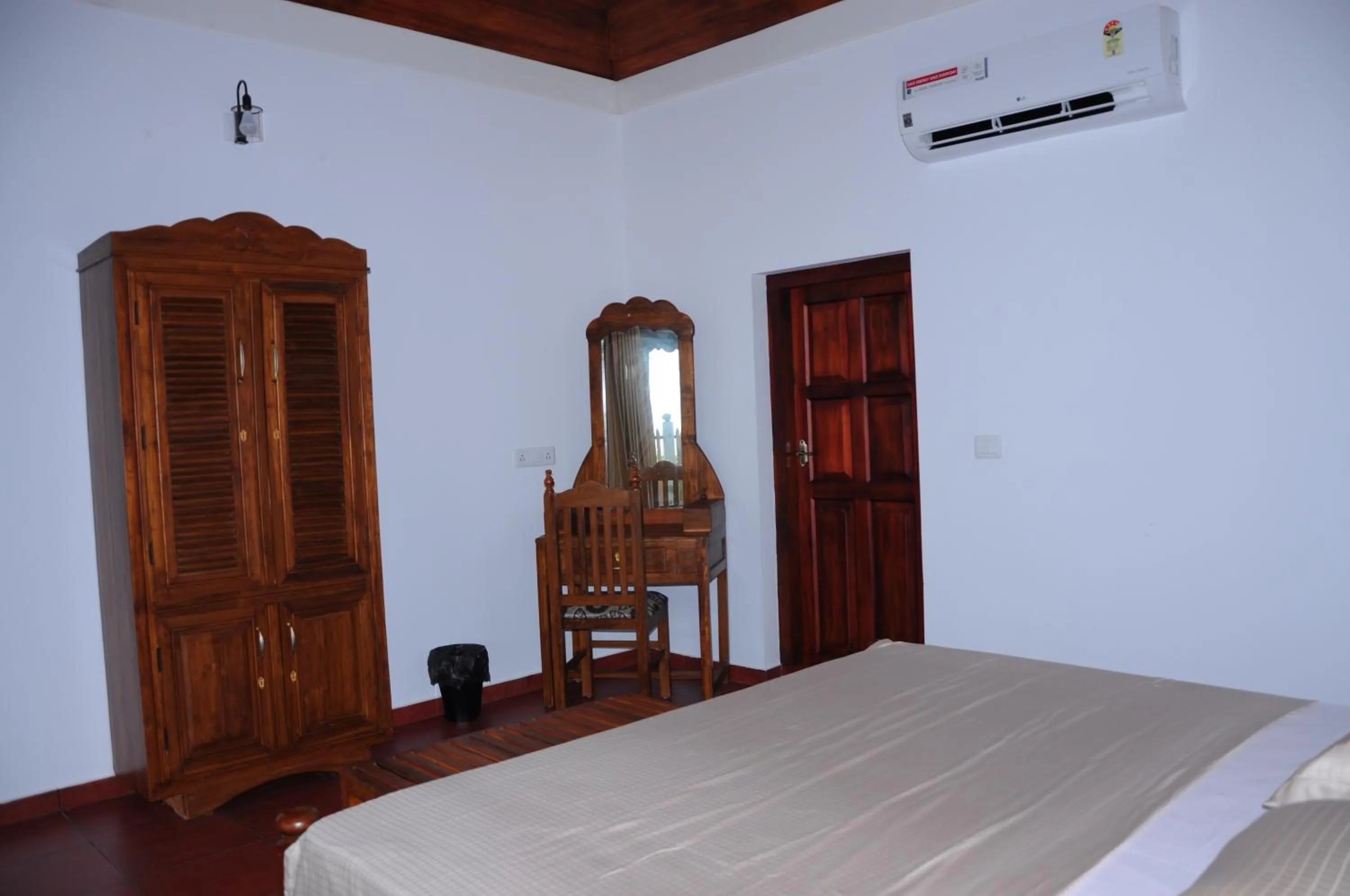 Photo of the whole room, Bed in Alleppey Beach Garden