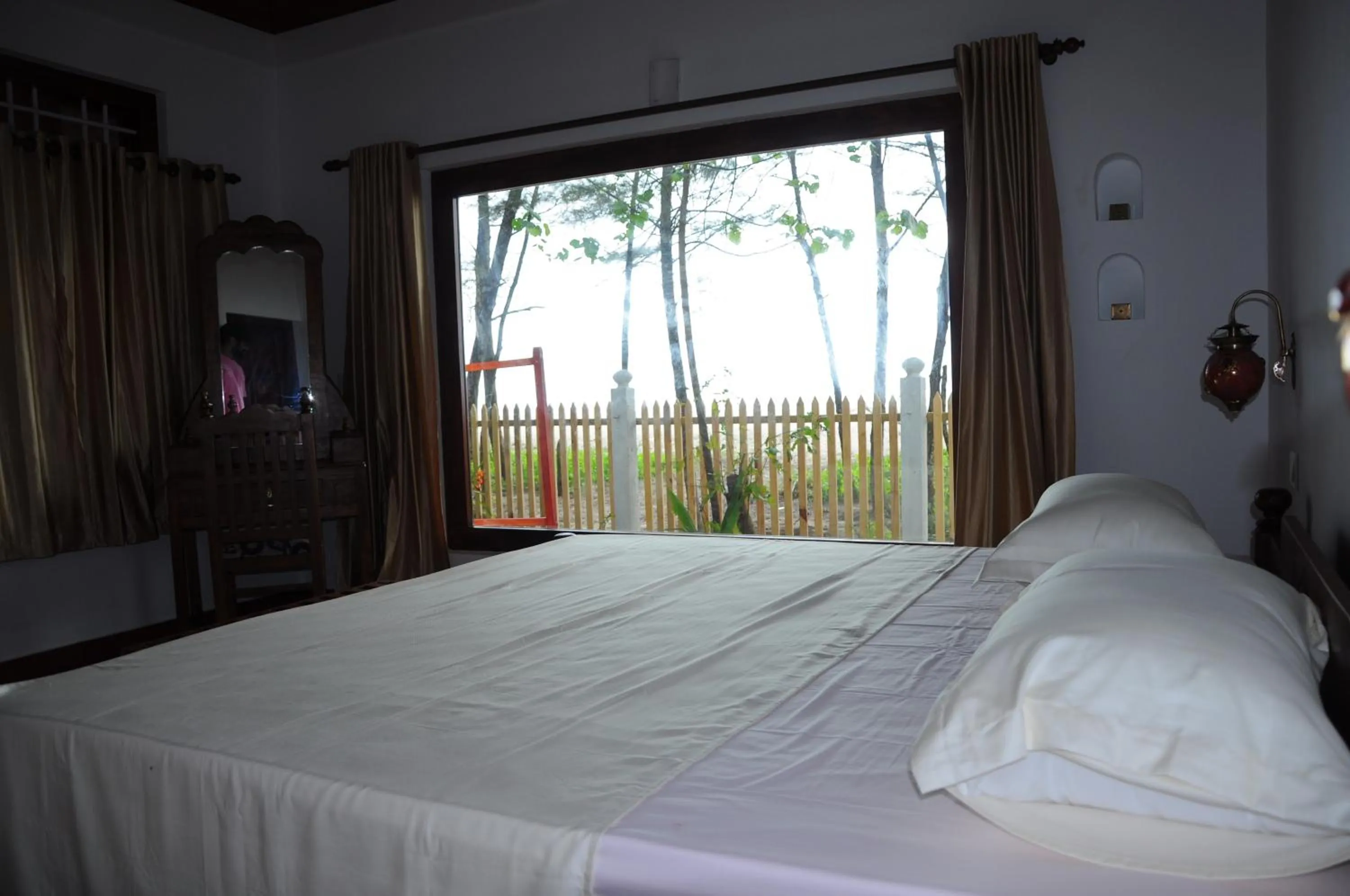 Photo of the whole room, Bed in Alleppey Beach Garden