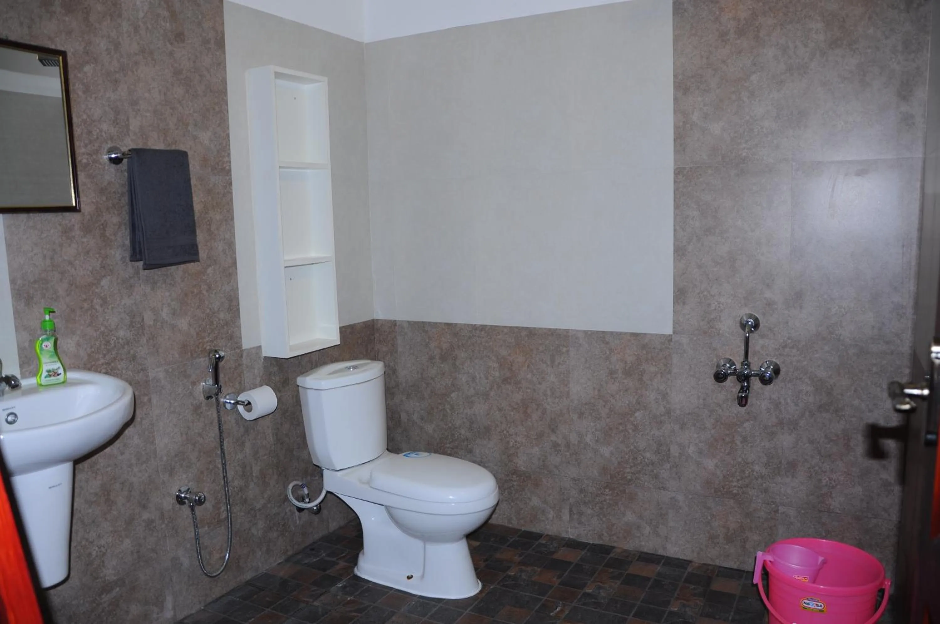 Toilet in Alleppey Beach Garden