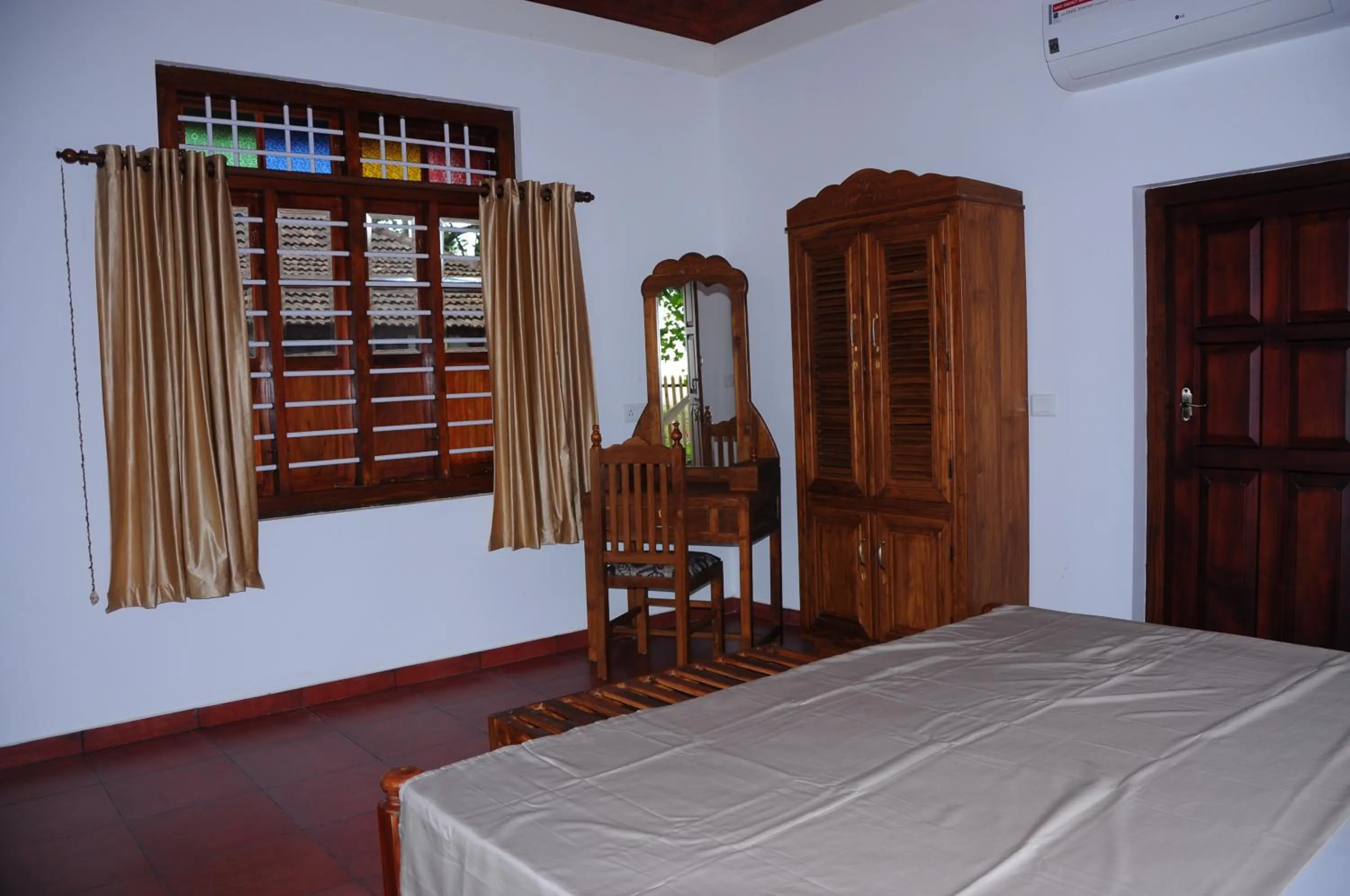 Photo of the whole room, Bed in Alleppey Beach Garden