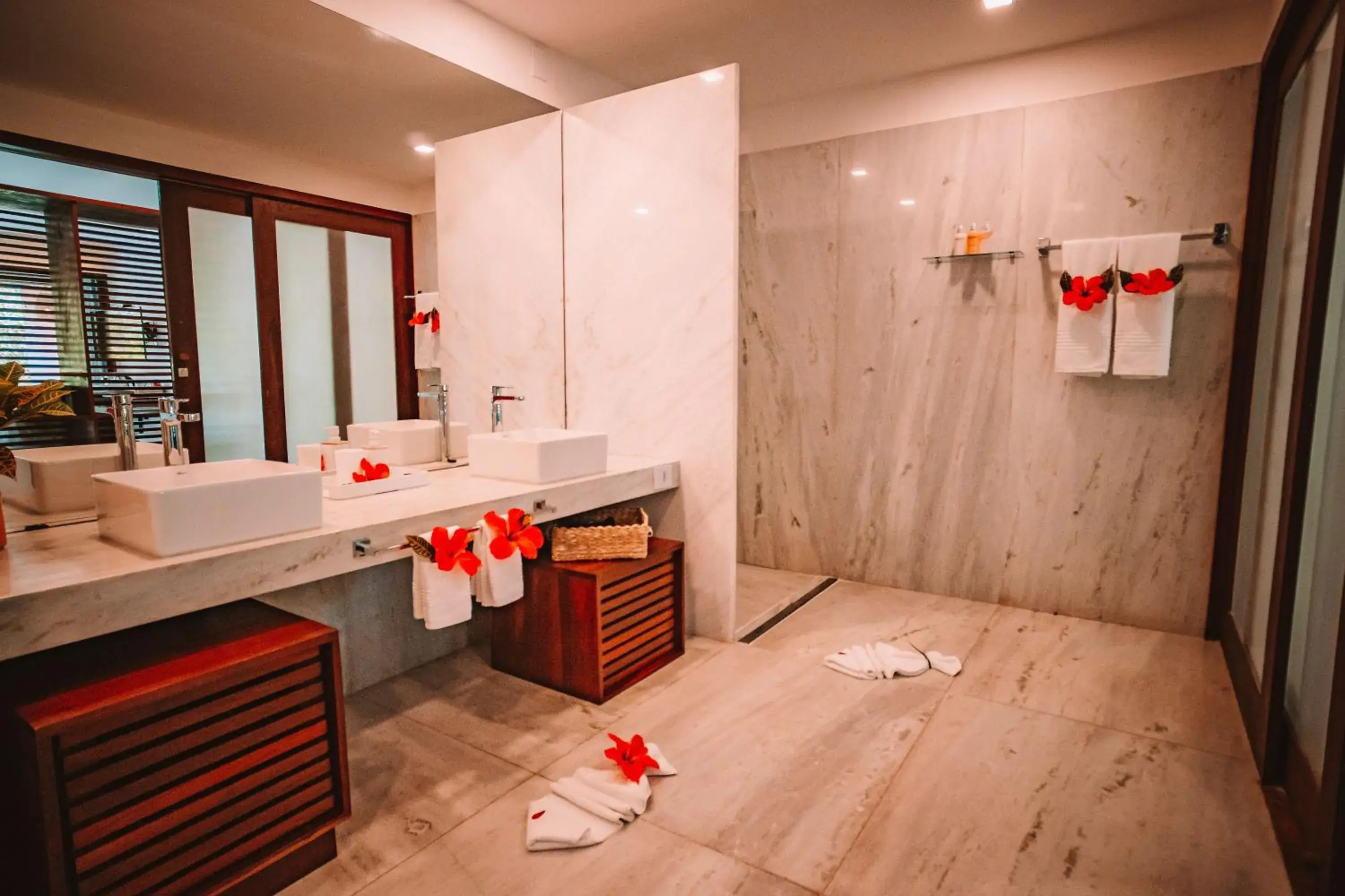 Superior Suite with Garden View in Madeiro Beach Hotel Superior Suite with Garden View in Madeiro Beach Hotel