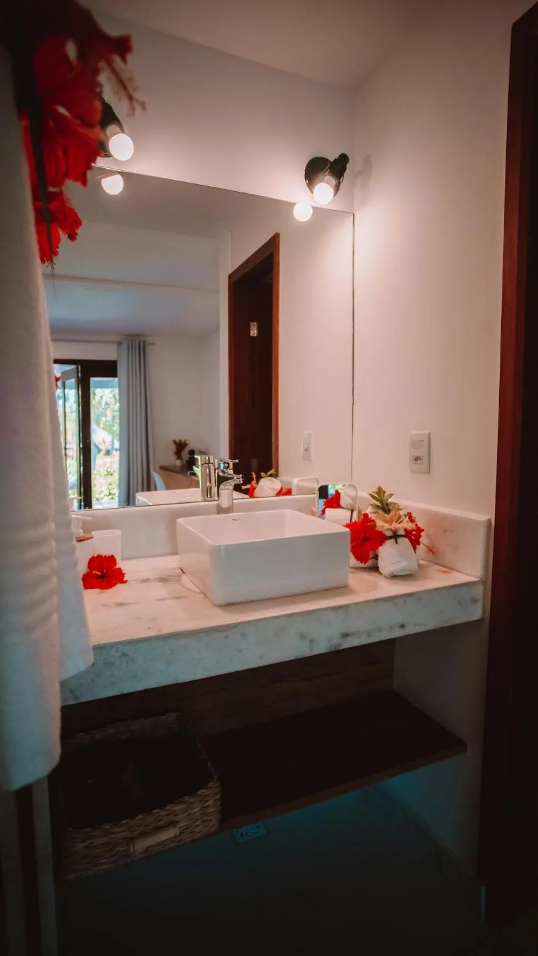 Bathroom in Madeiro Beach Hotel