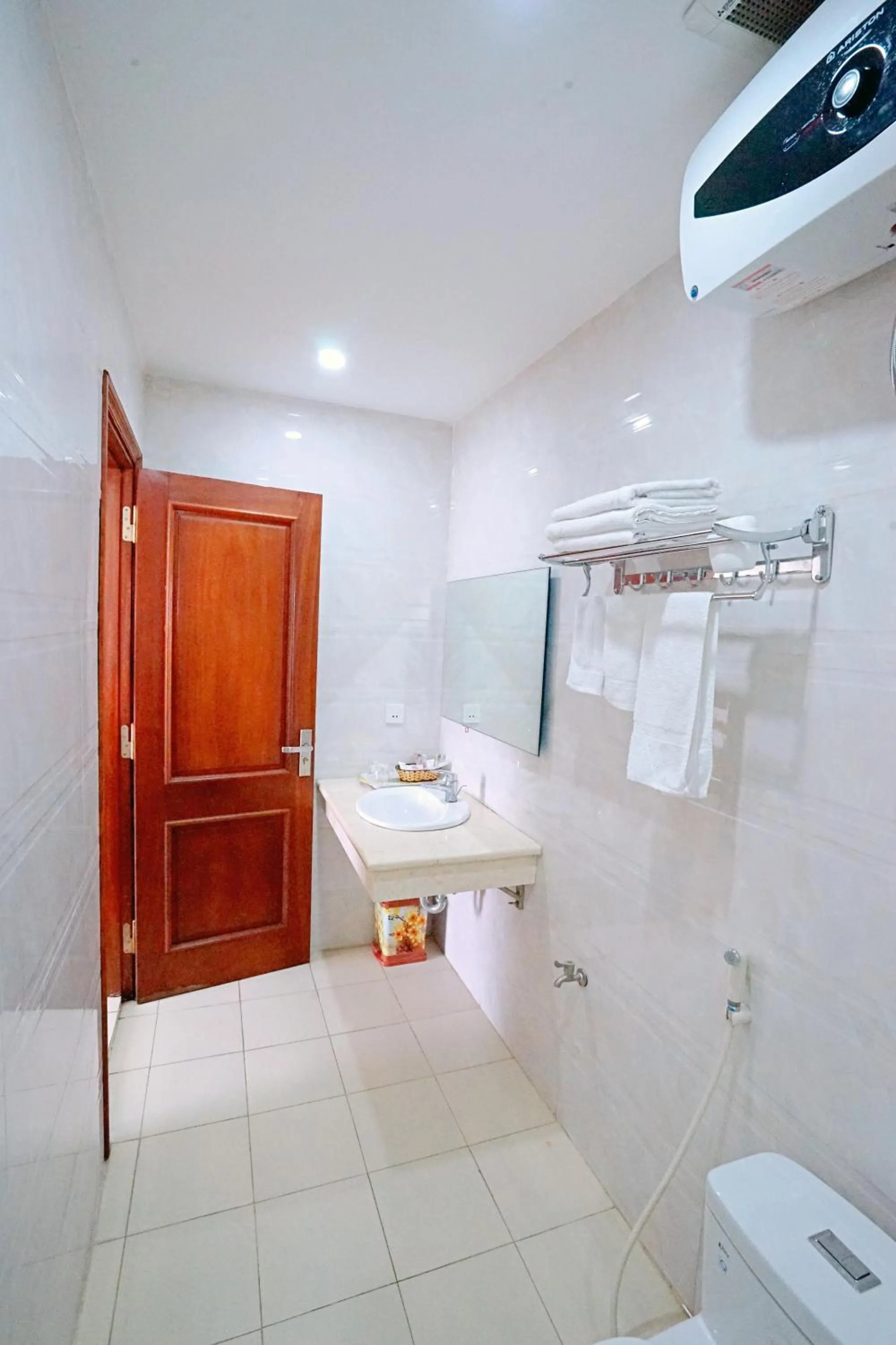 Shower in Thuan Thanh Hotel