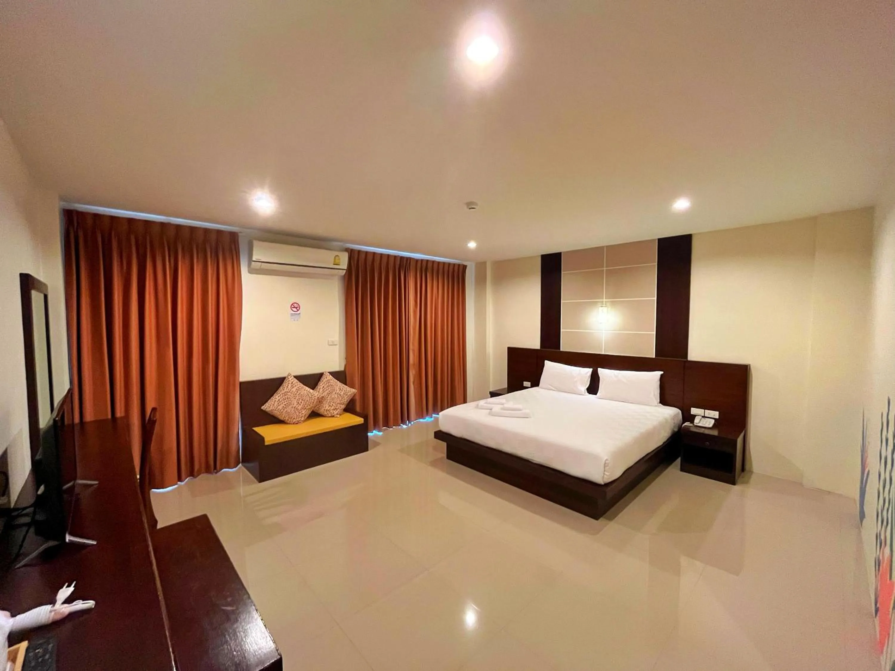 Bed in Peak Boutique City Hotel Krabi