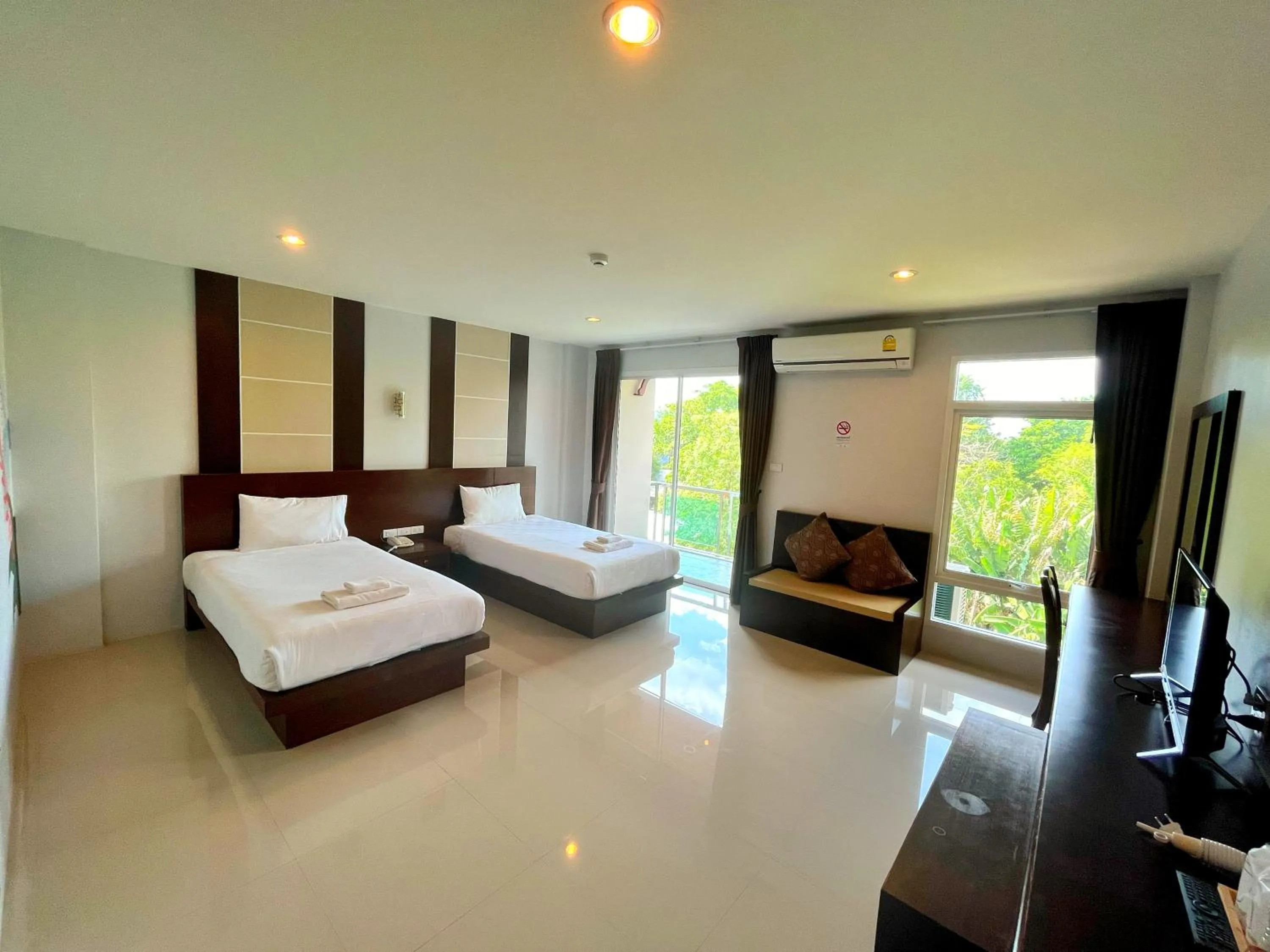 Bed in Peak Boutique City Hotel Krabi
