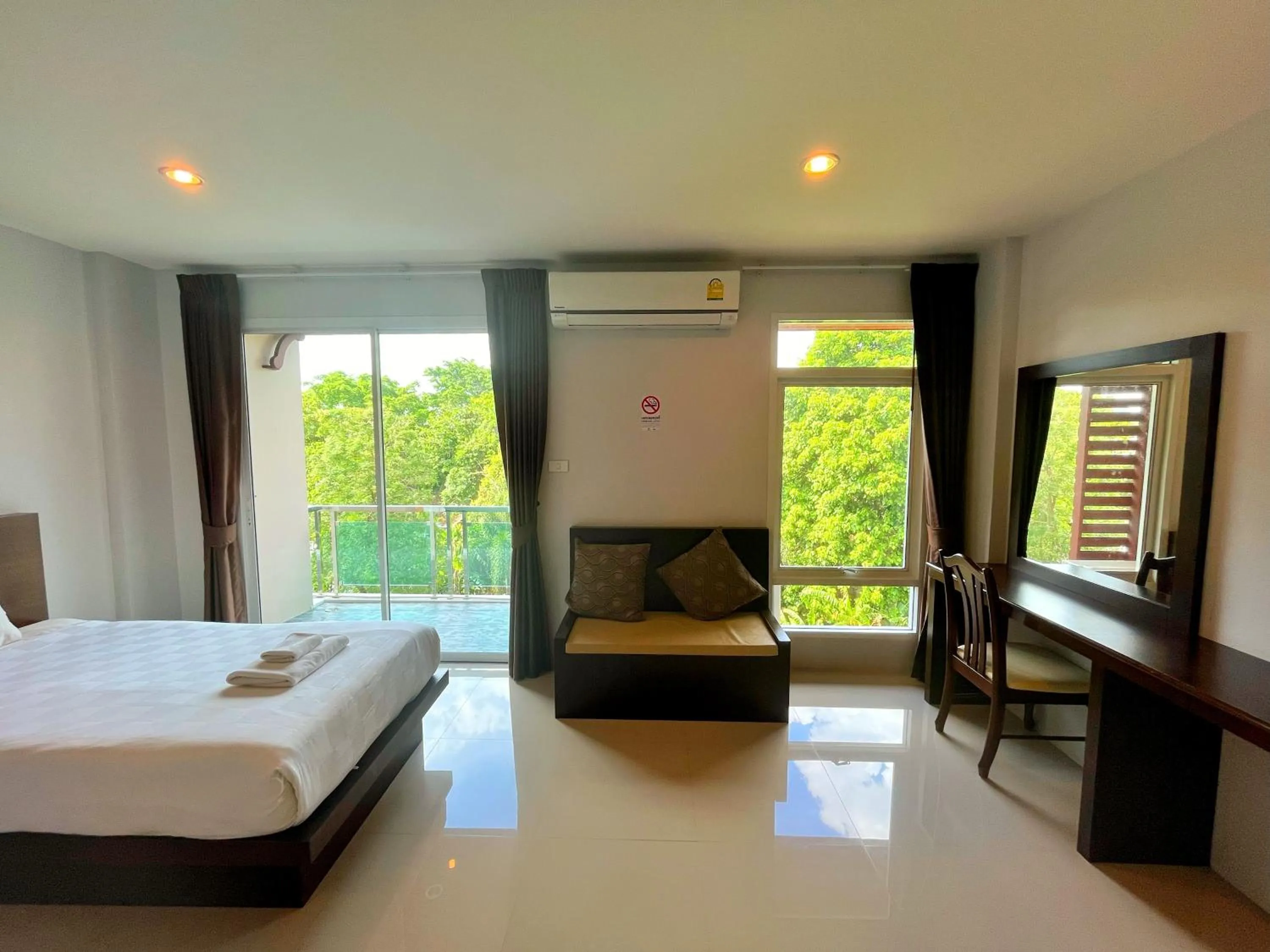 Bed in Peak Boutique City Hotel Krabi
