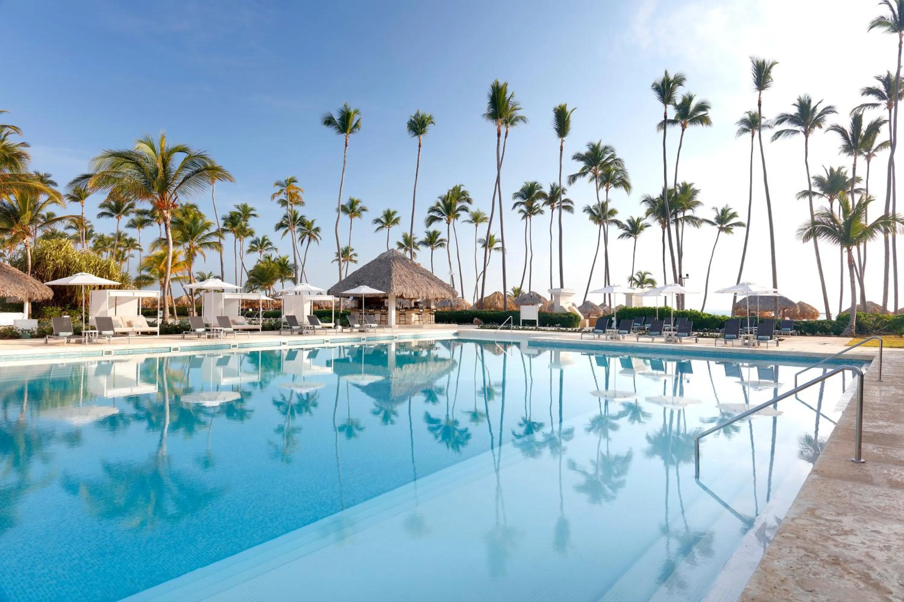 Swimming pool in Paradisus Palma Real Golf & Spa Resort All Inclusive