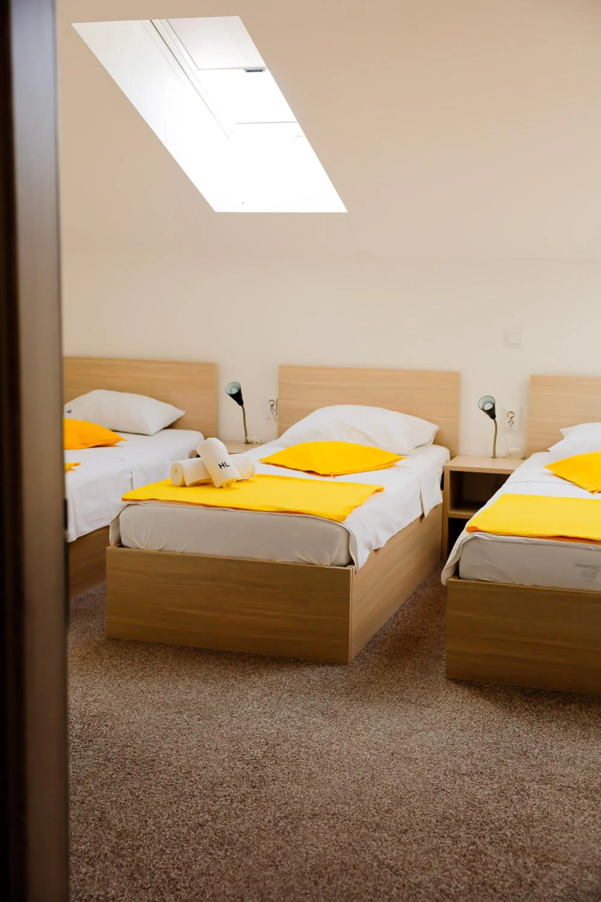 Bed in London Rooms Zagreb Airport