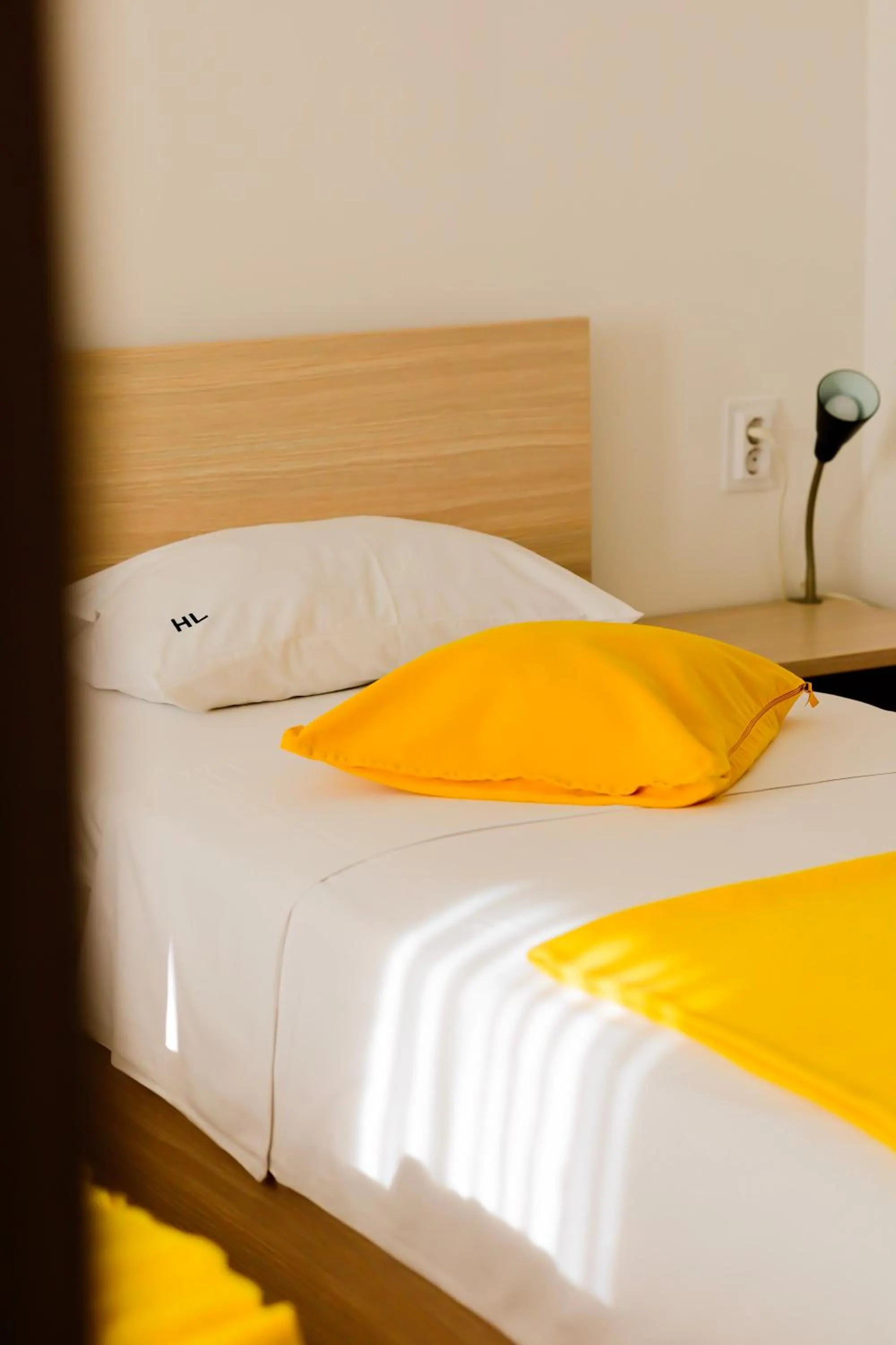 Bed in London Rooms Zagreb Airport