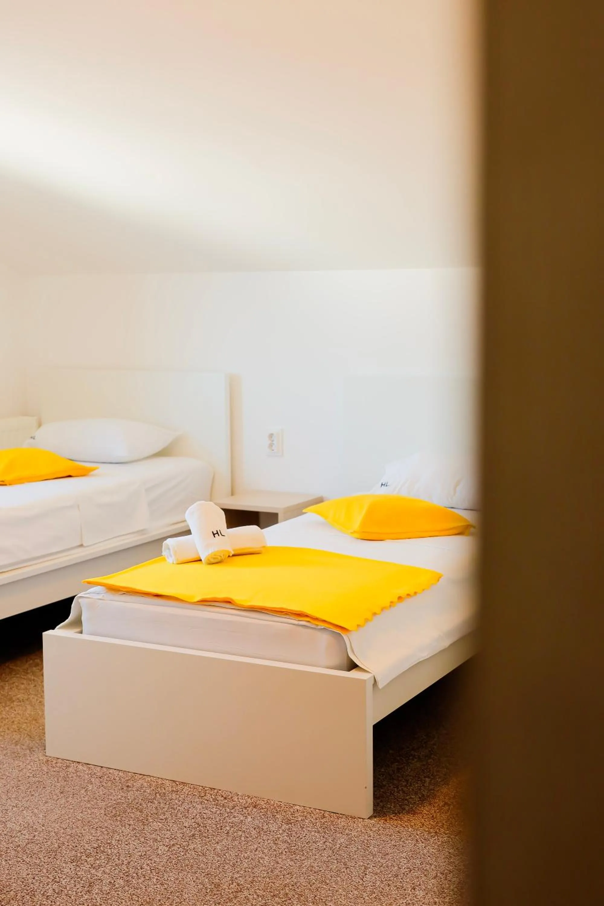 Bed in London Rooms Zagreb Airport