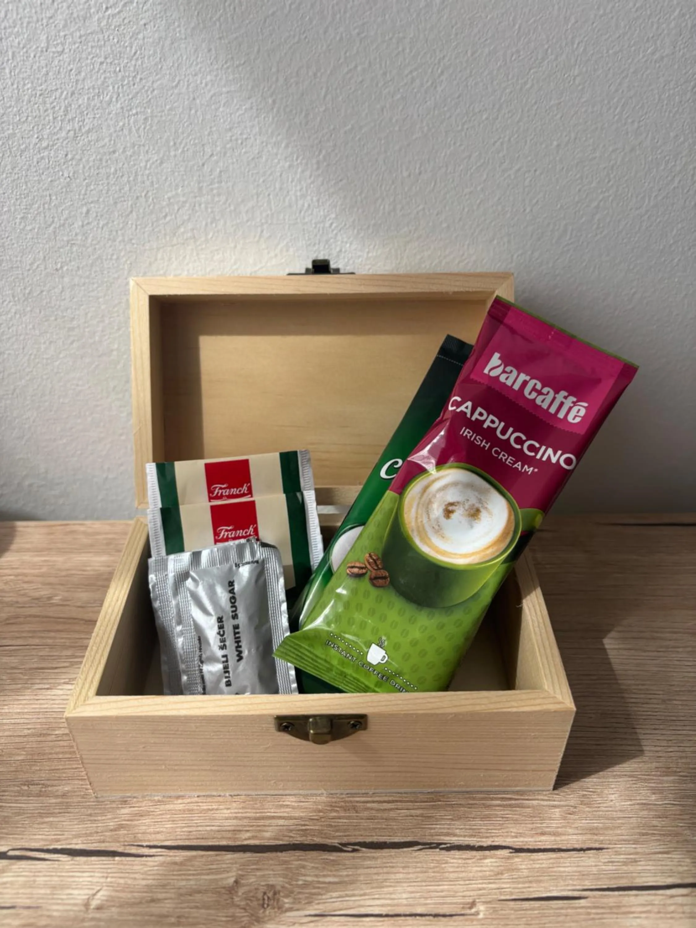 Coffee/tea facilities in London Rooms Zagreb Airport