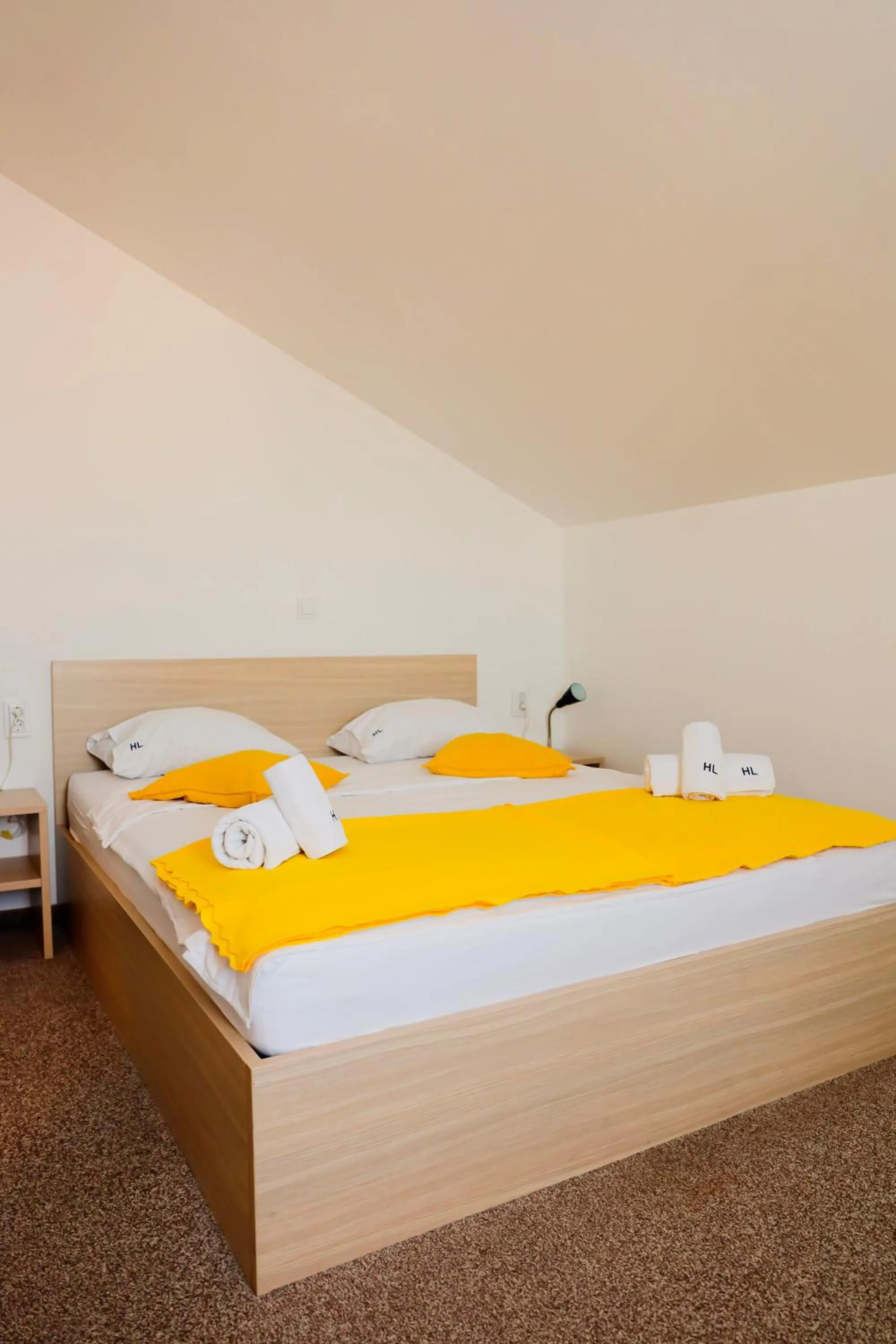 Bed in London Rooms Zagreb Airport