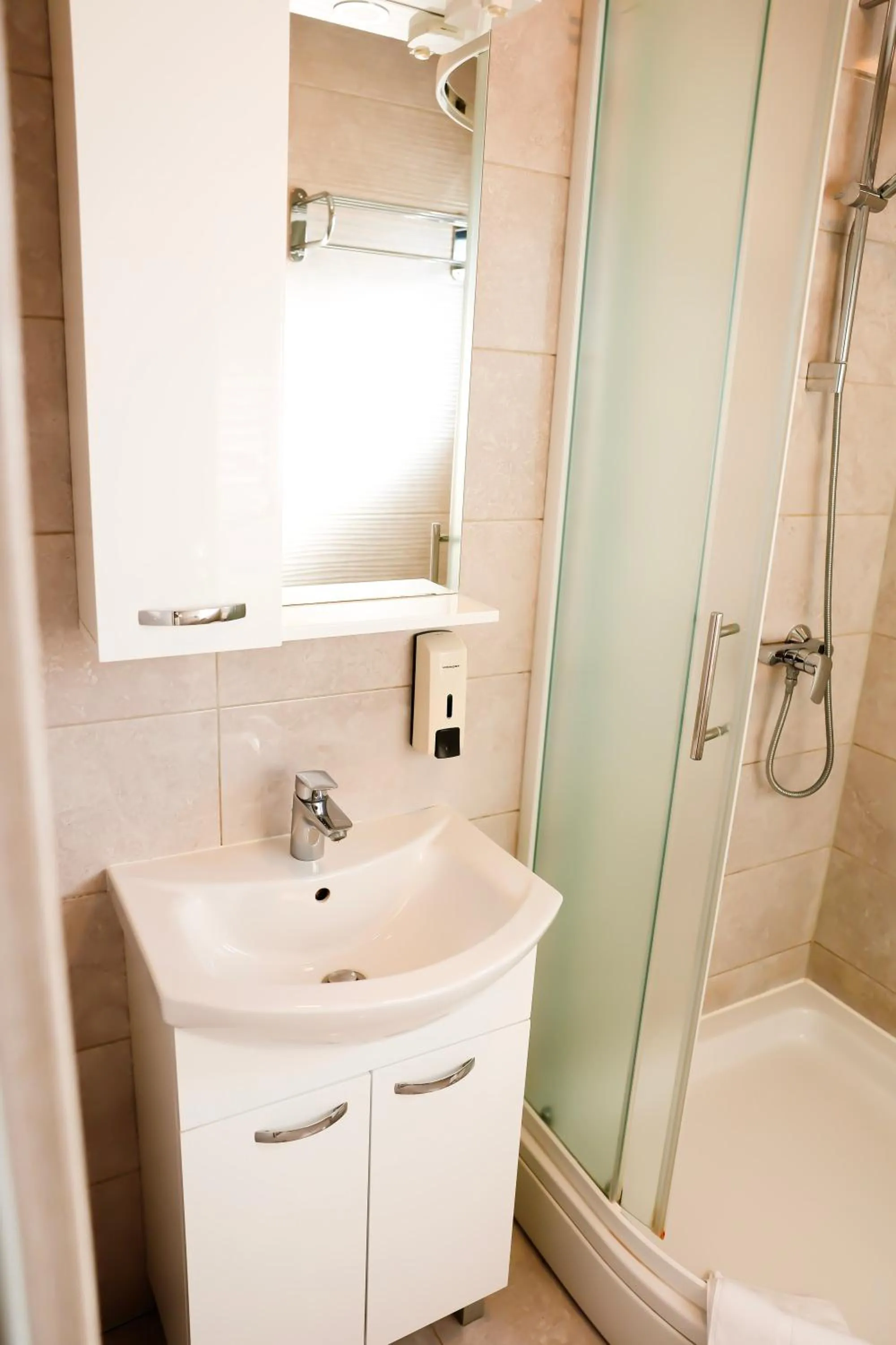 Toilet in London Rooms Zagreb Airport