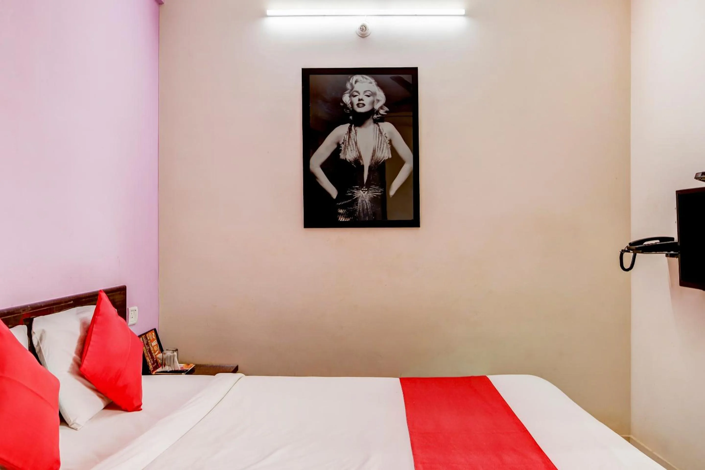 Bedroom, Bed in Hotel O Manu Residency