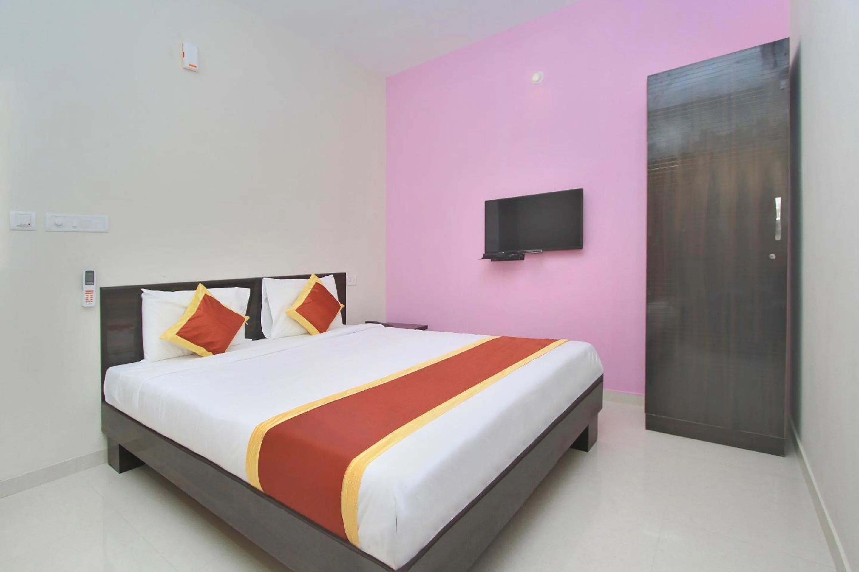 Bedroom, Bed in Hotel O Manu Residency