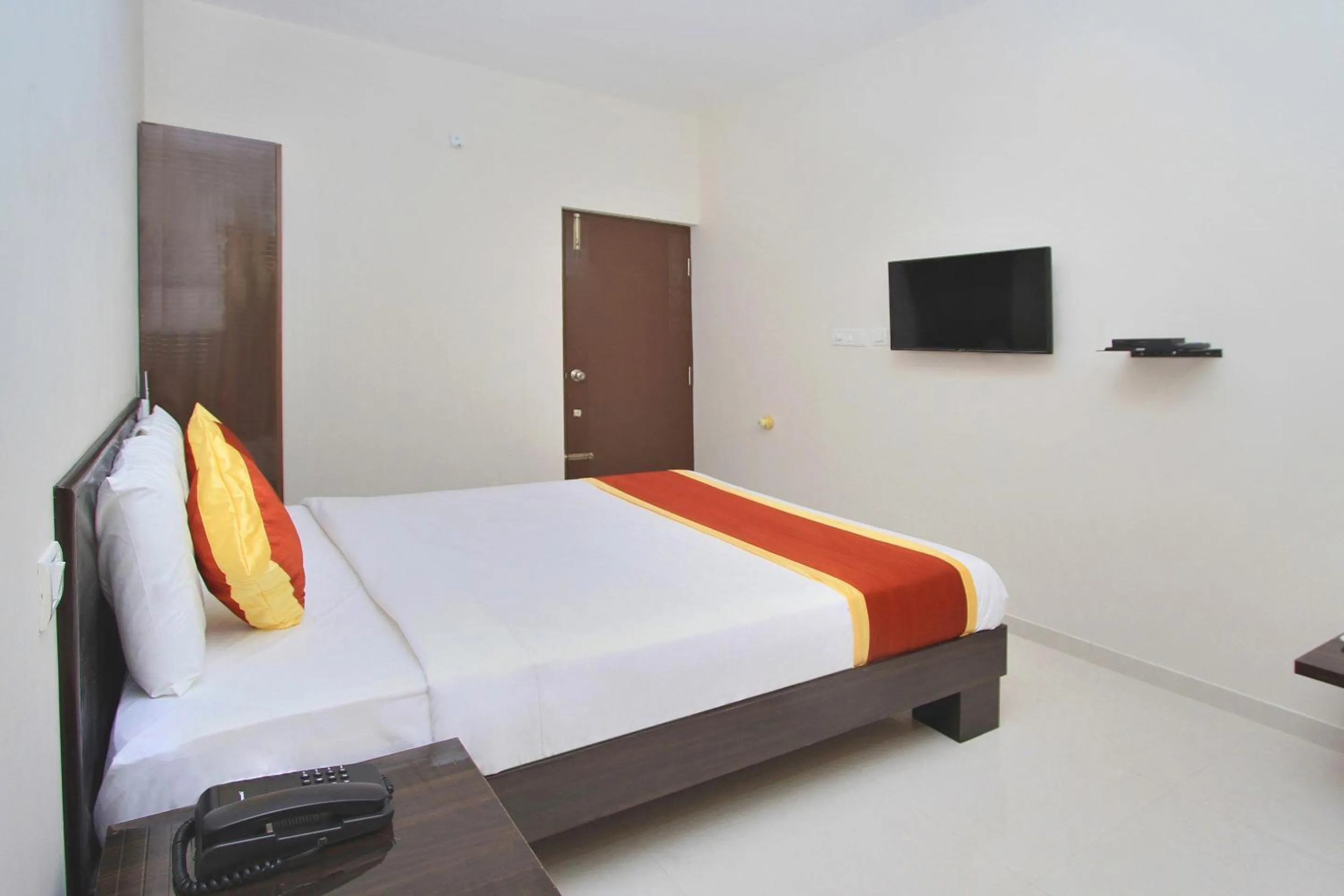 Bedroom, Bed in Hotel O Manu Residency