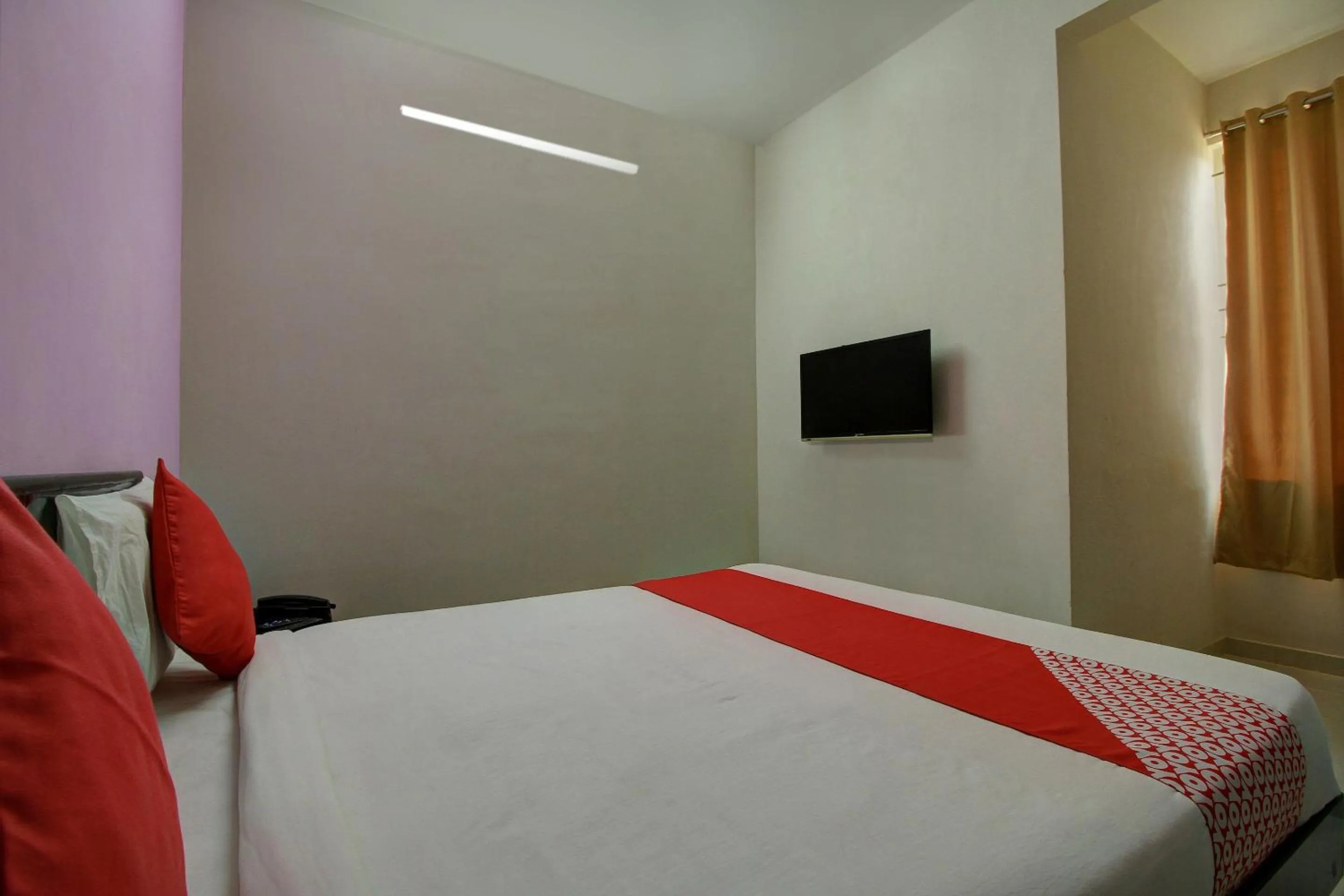 Facade/entrance, Bed in Hotel O Manu Residency