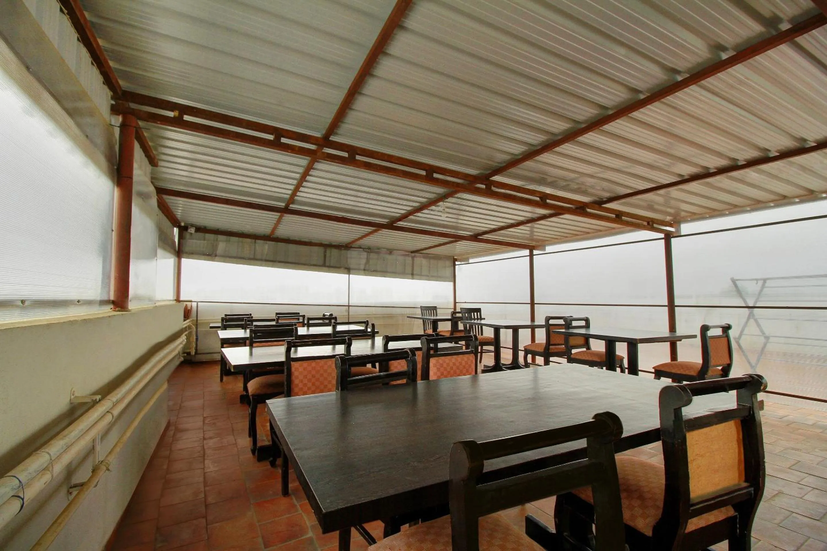 Restaurant/places to eat in Hotel O Manu Residency