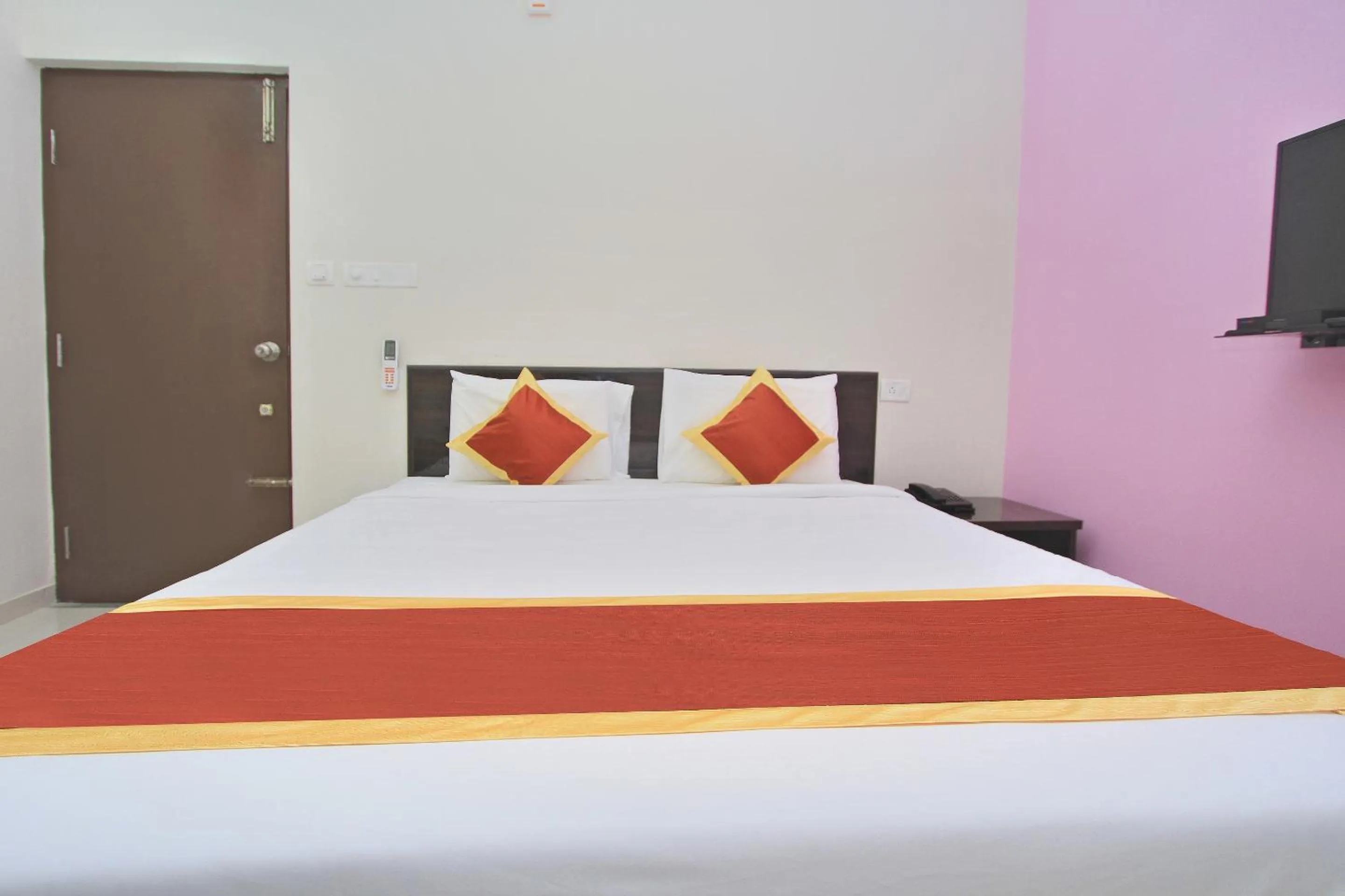 Bedroom, Bed in Hotel O Manu Residency